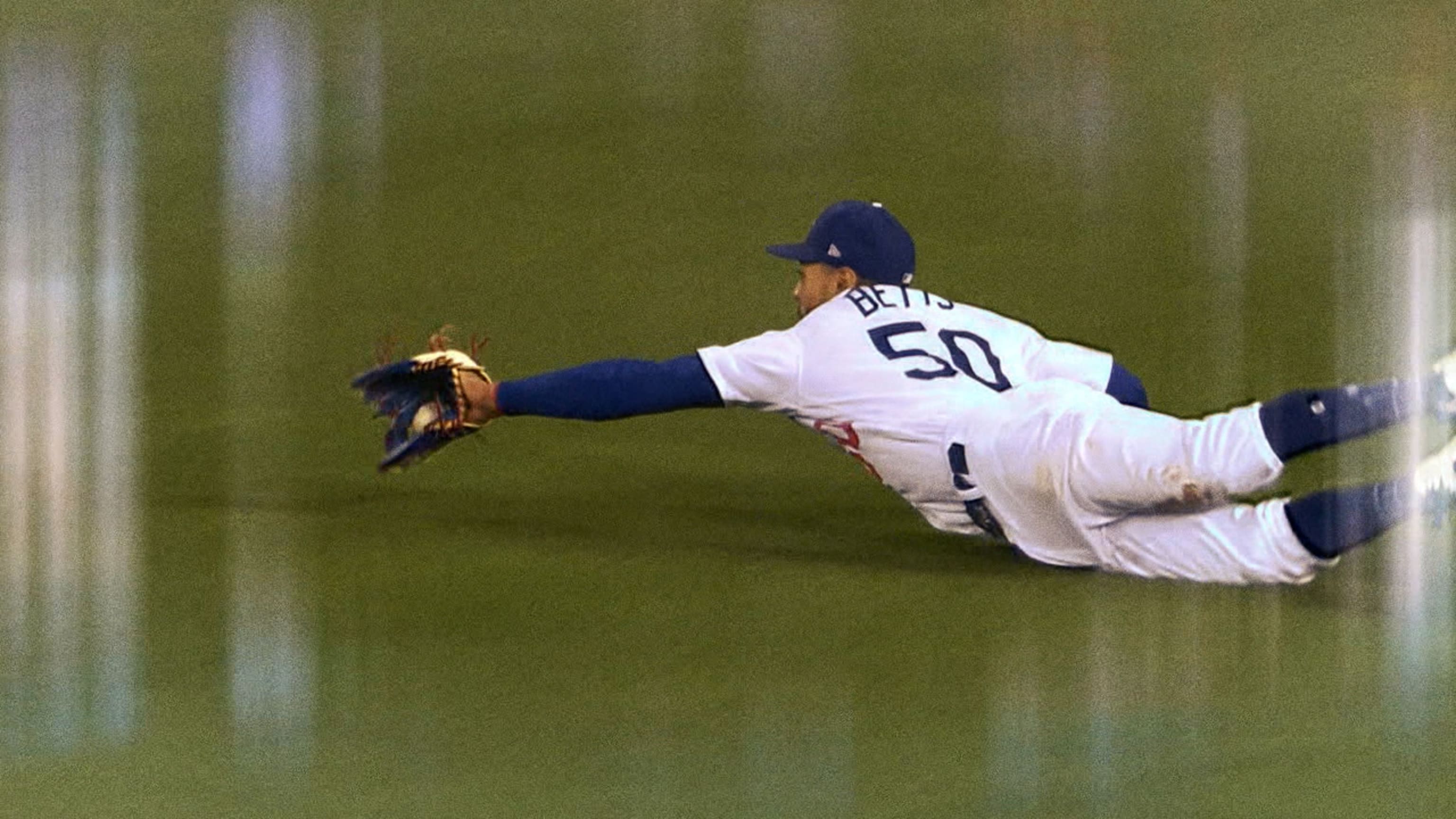 Mookie Betts wins 6th Gold Glove