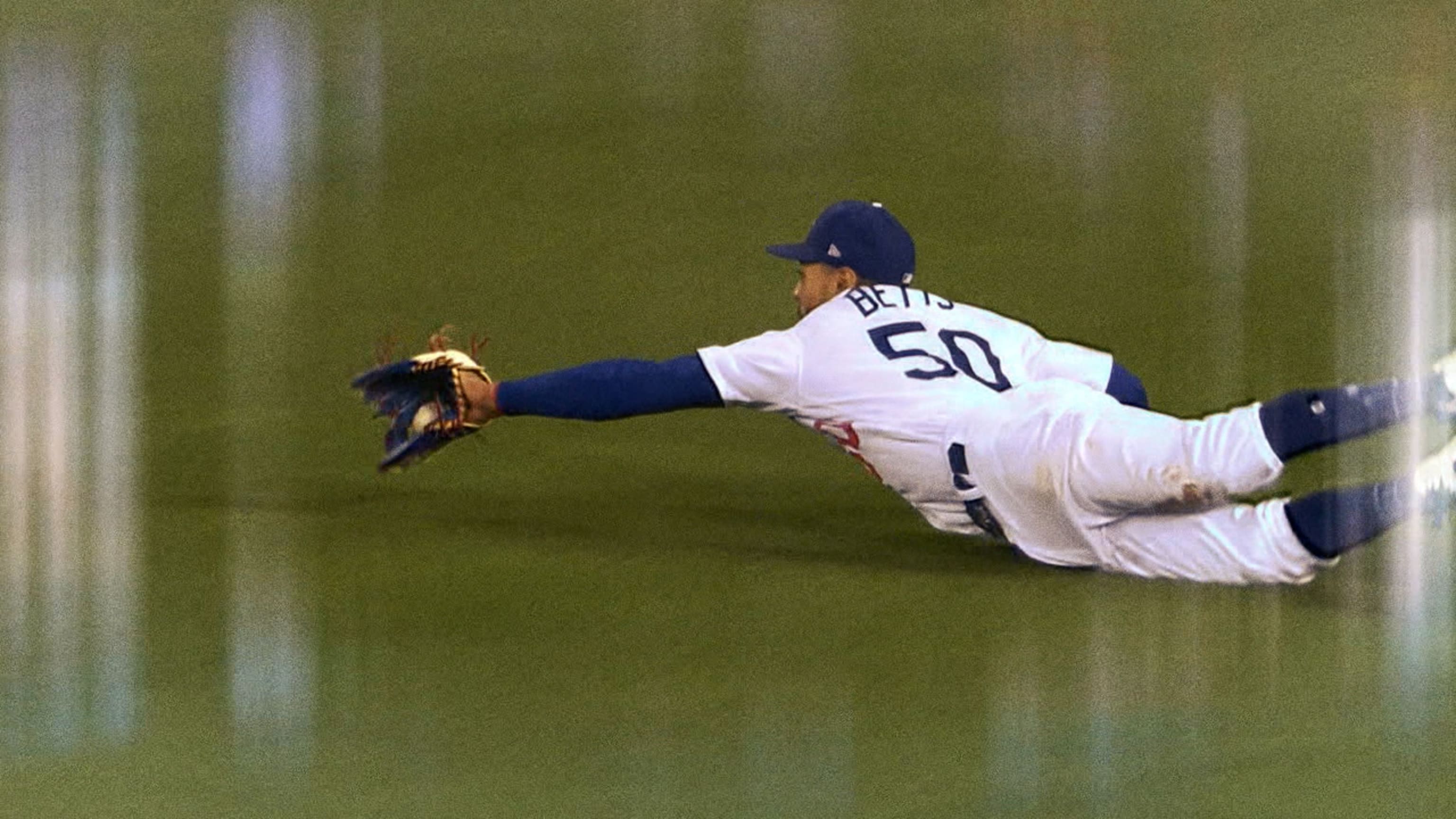 2 Houston Astros named 2022 Gold Glove winners