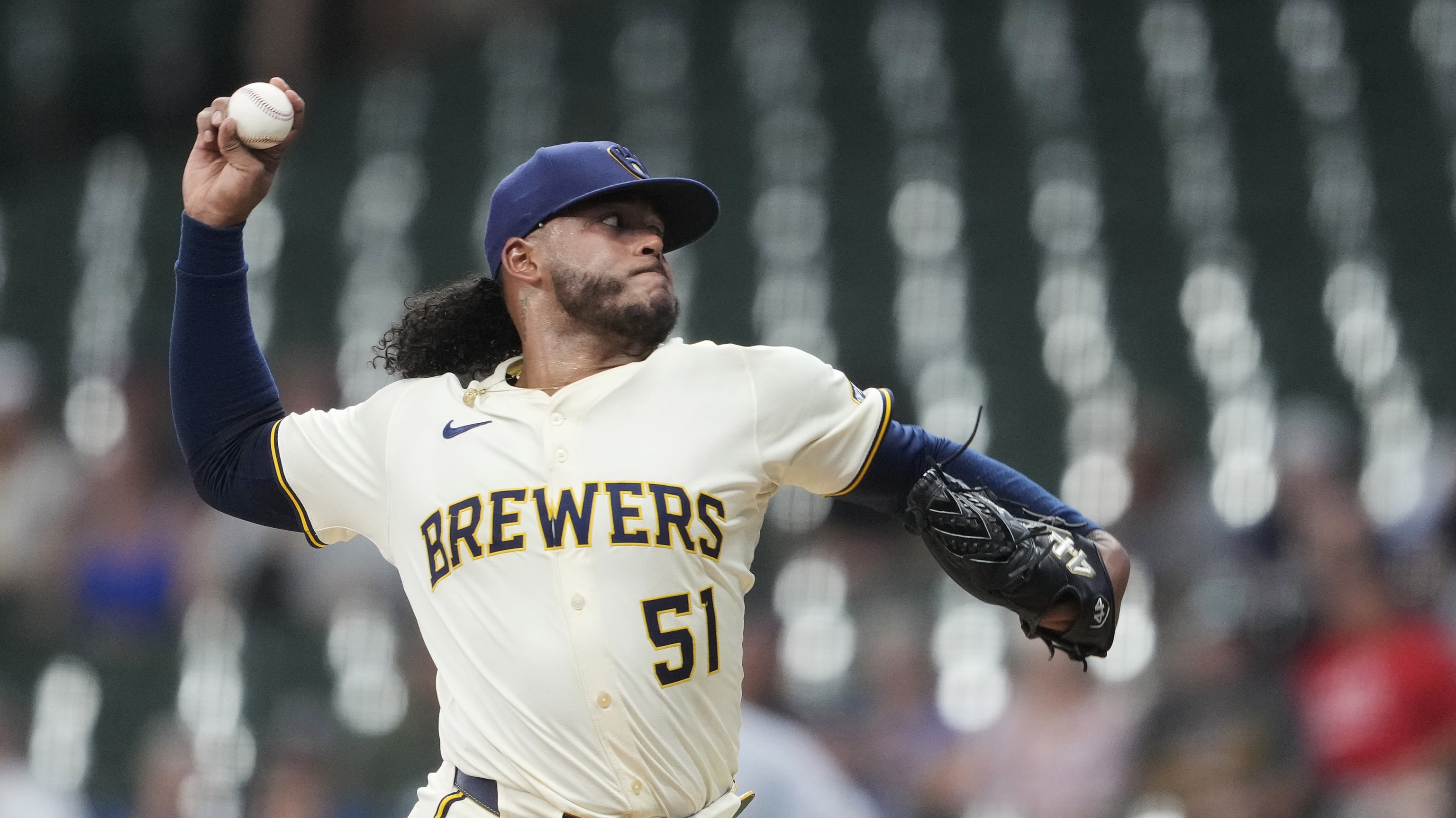 Freddy Peralta poncha a ocho