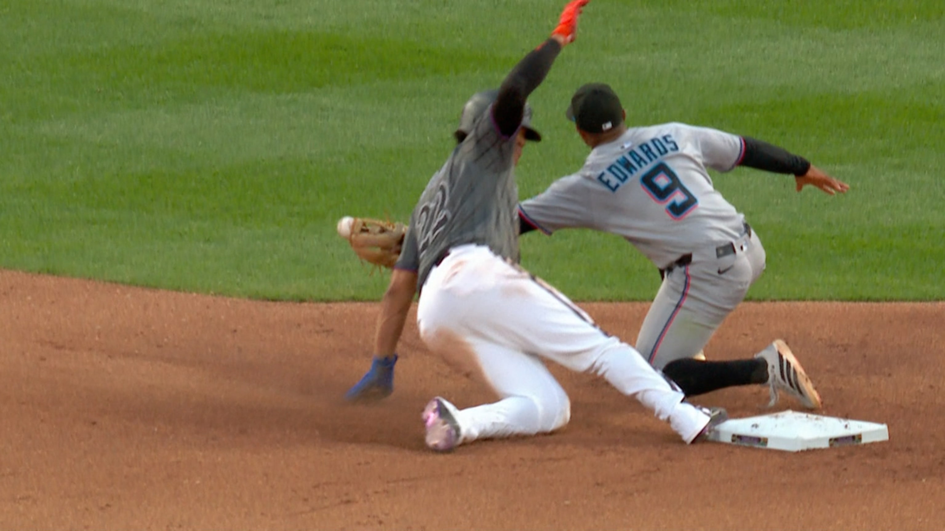 Los Mets se roban cuatro bases contra los Marlins