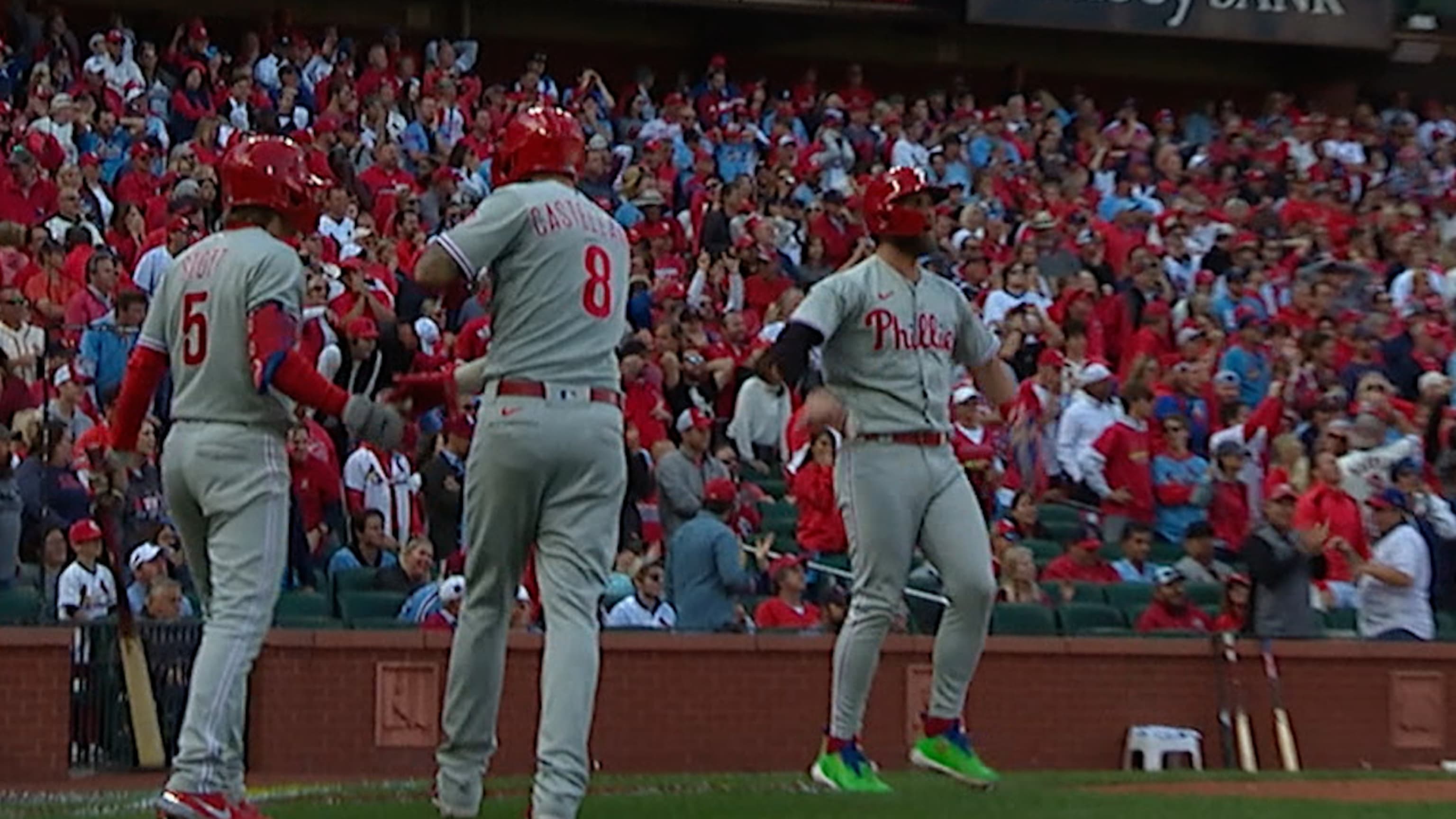 Los Filis anotan 6 en la 9na