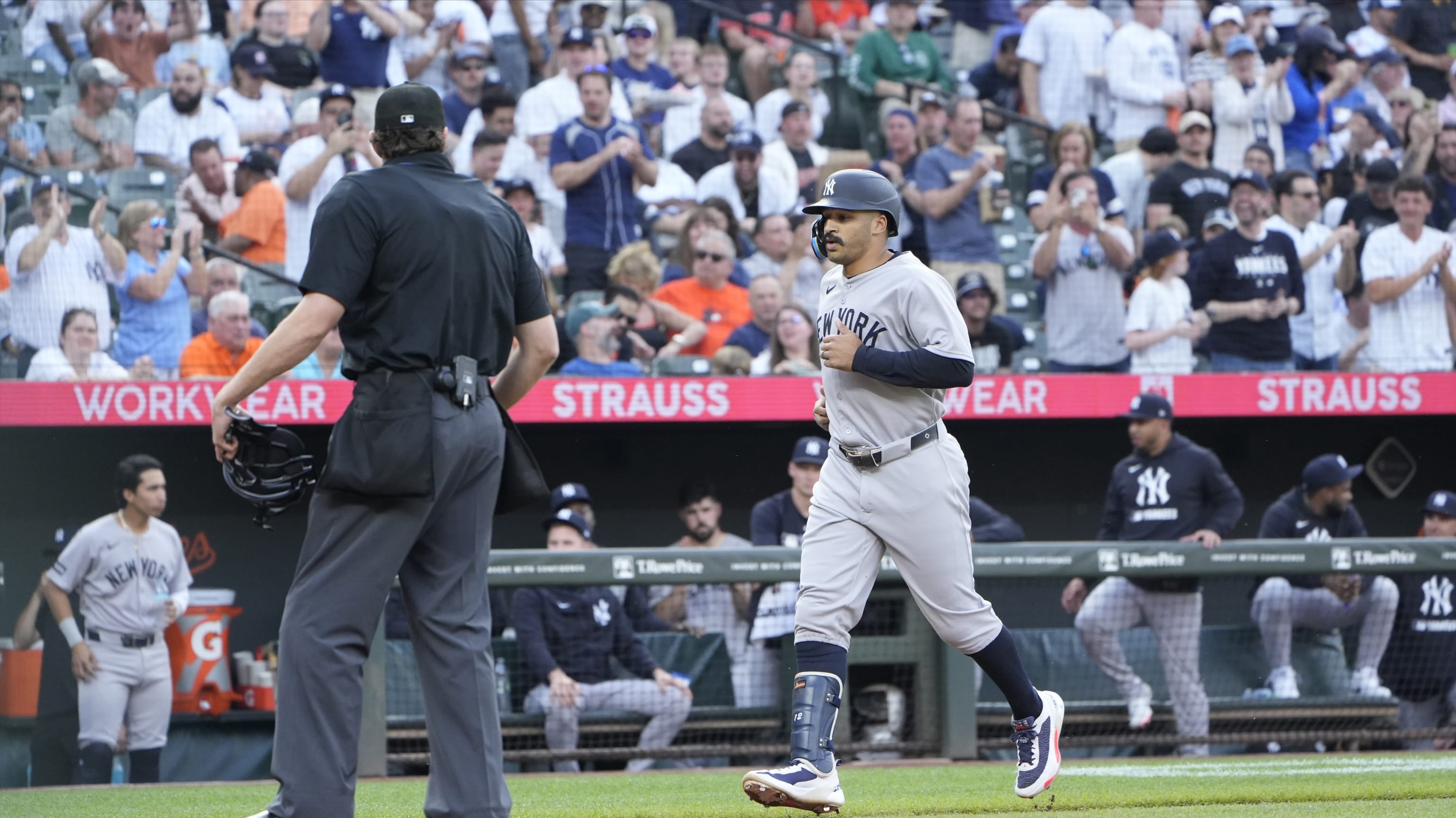 Trent Grisham abre el partido con HR