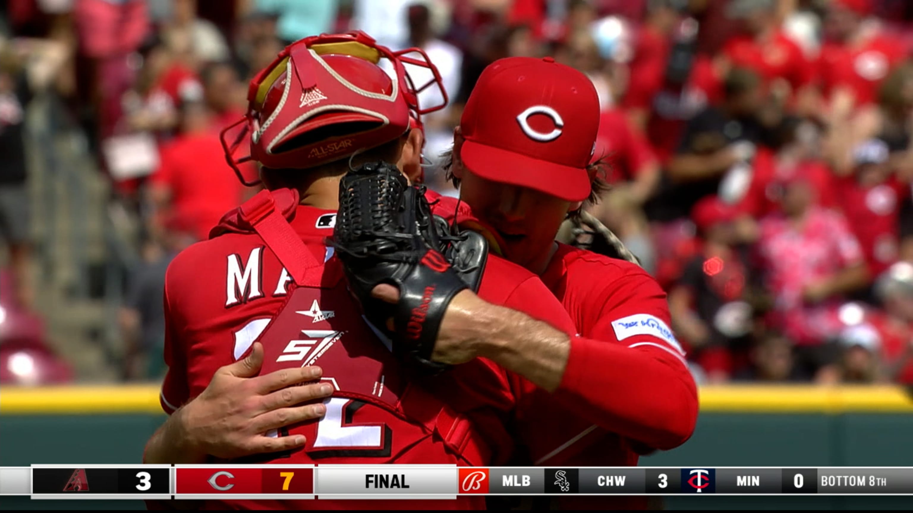 8 straight! Cincinnati Reds sweep defending champs, head home on a roll