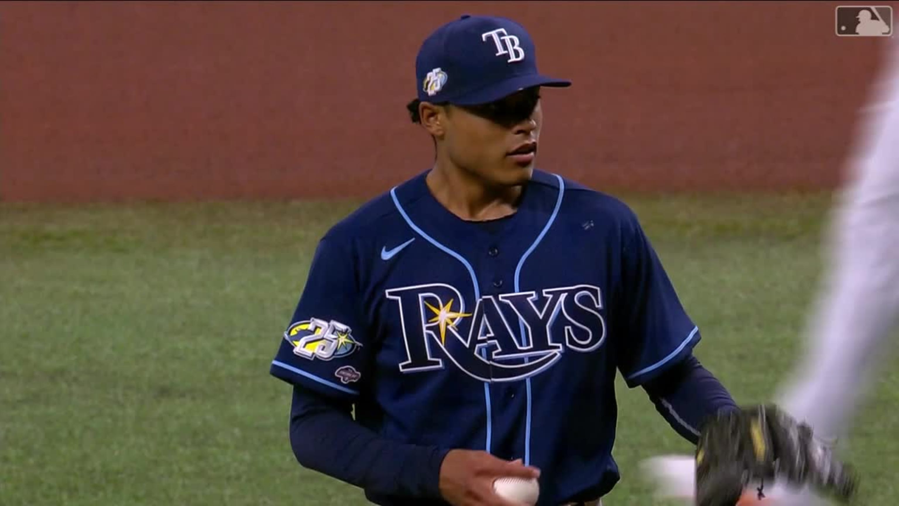 Taj Bradley poncha a 8 en debut