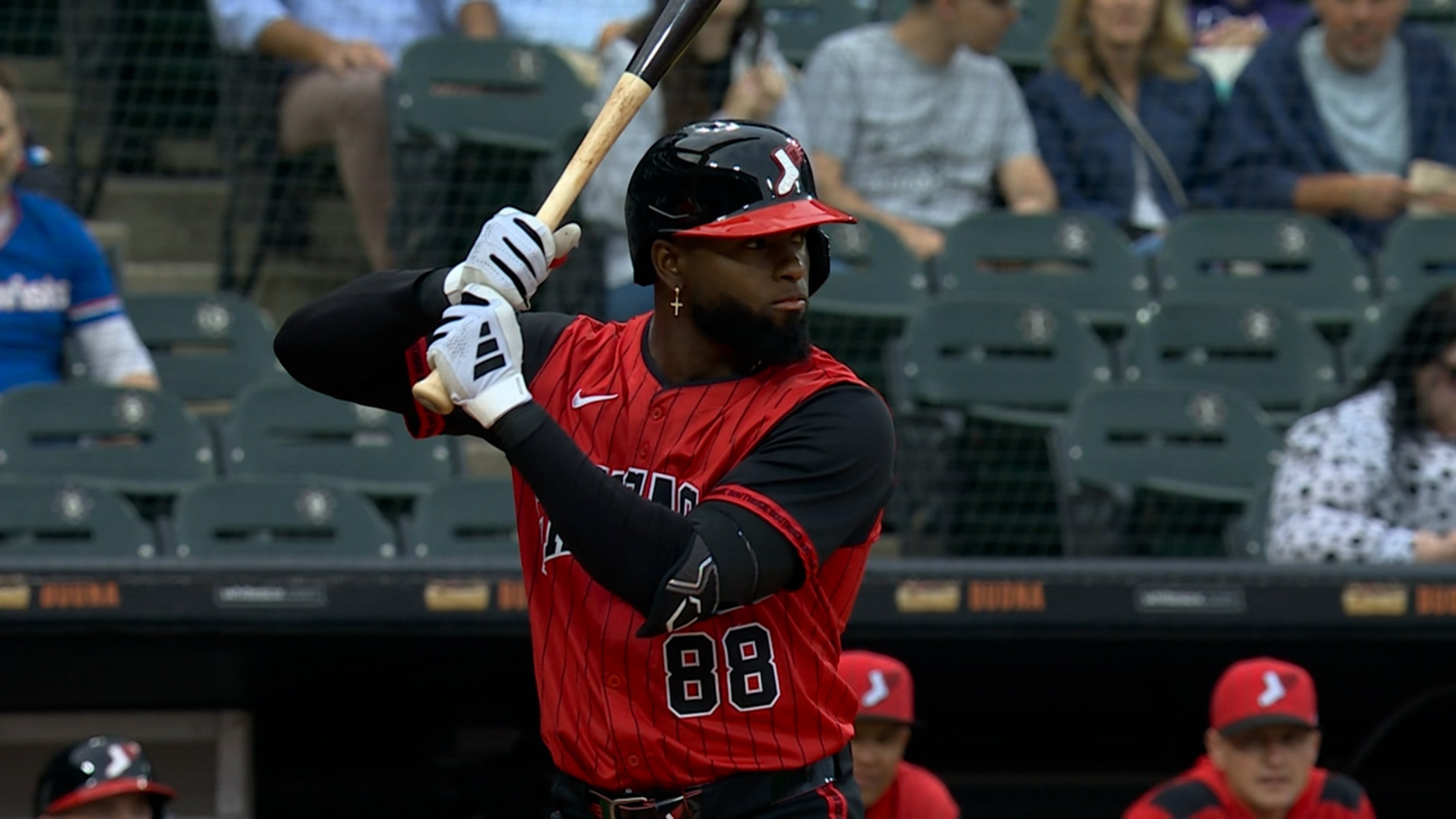 Luis Robert Jr. records two hits in return to White Sox lineup