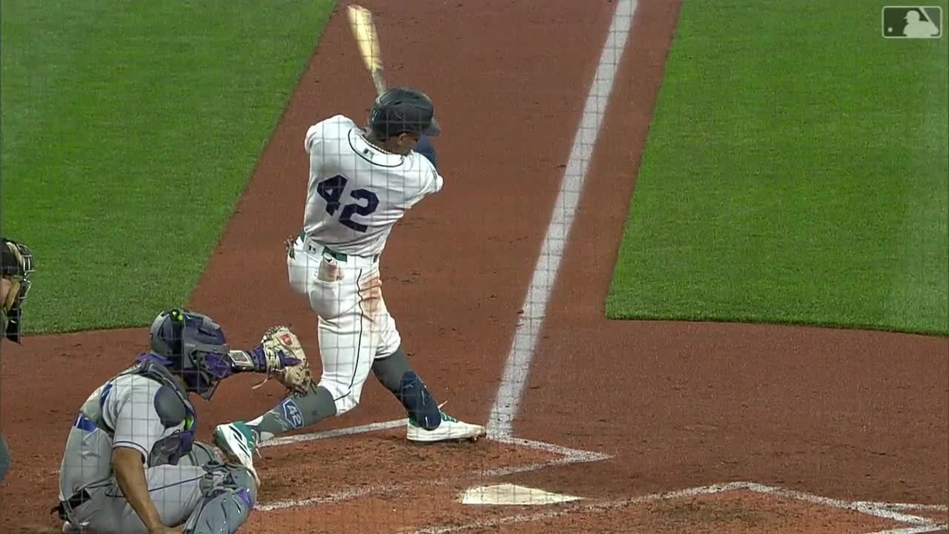 Rodríguez pega triple barre bases