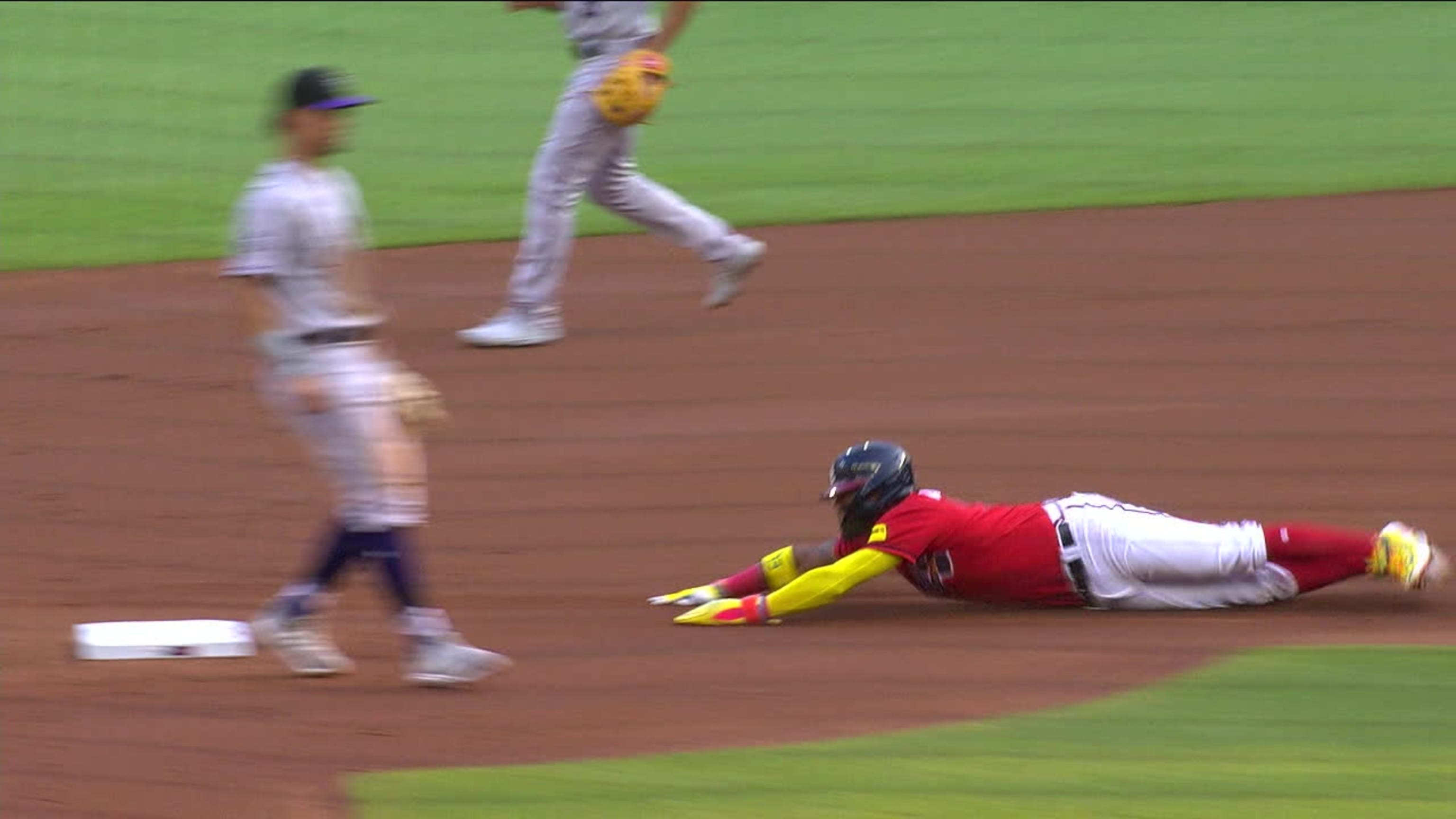 Acuña Jr. se roba su 30ma base
