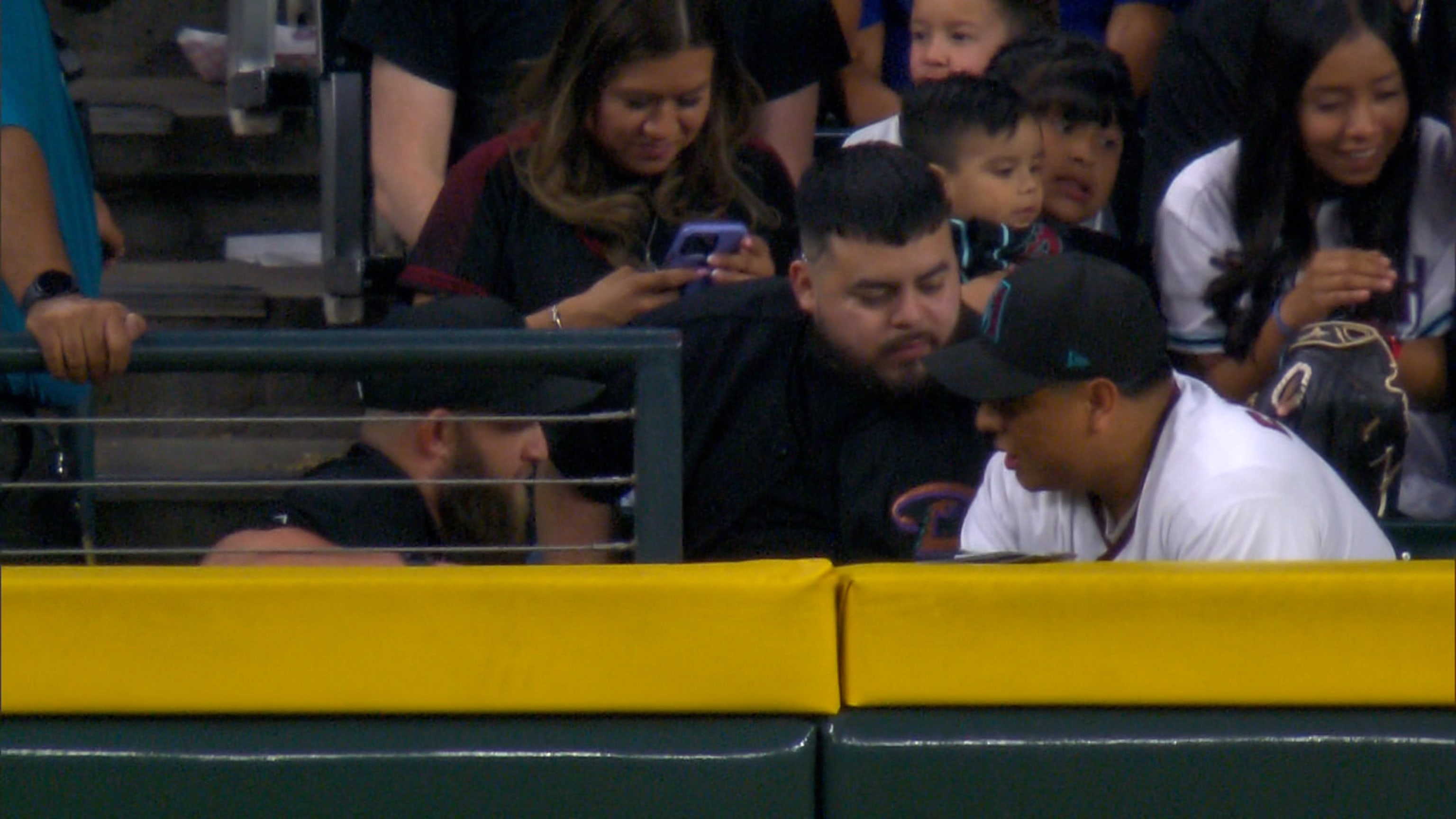 Fan indecisive keeping Matt Shaw's first HR ball