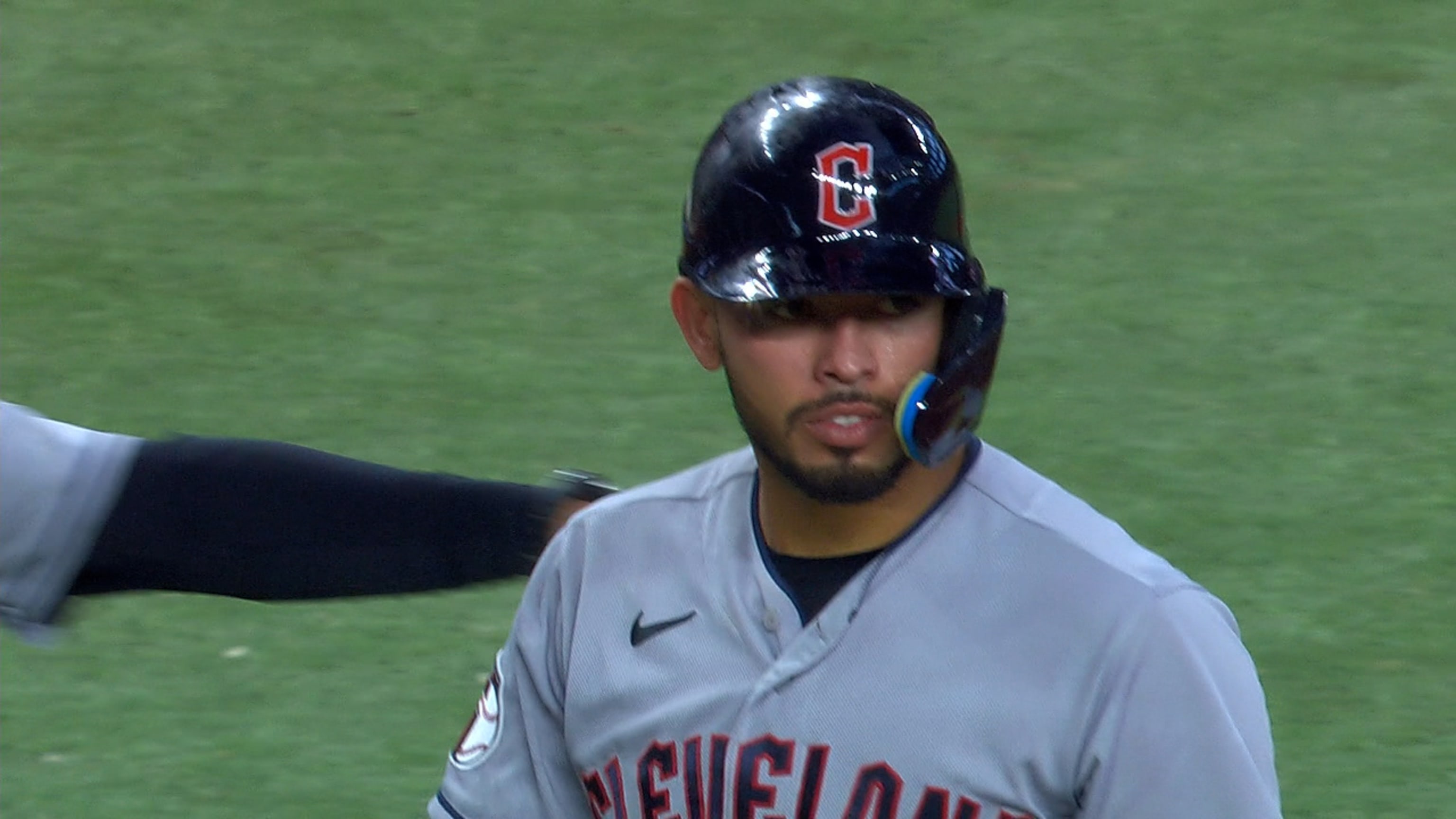 Gabriel Arias trae dos con triple