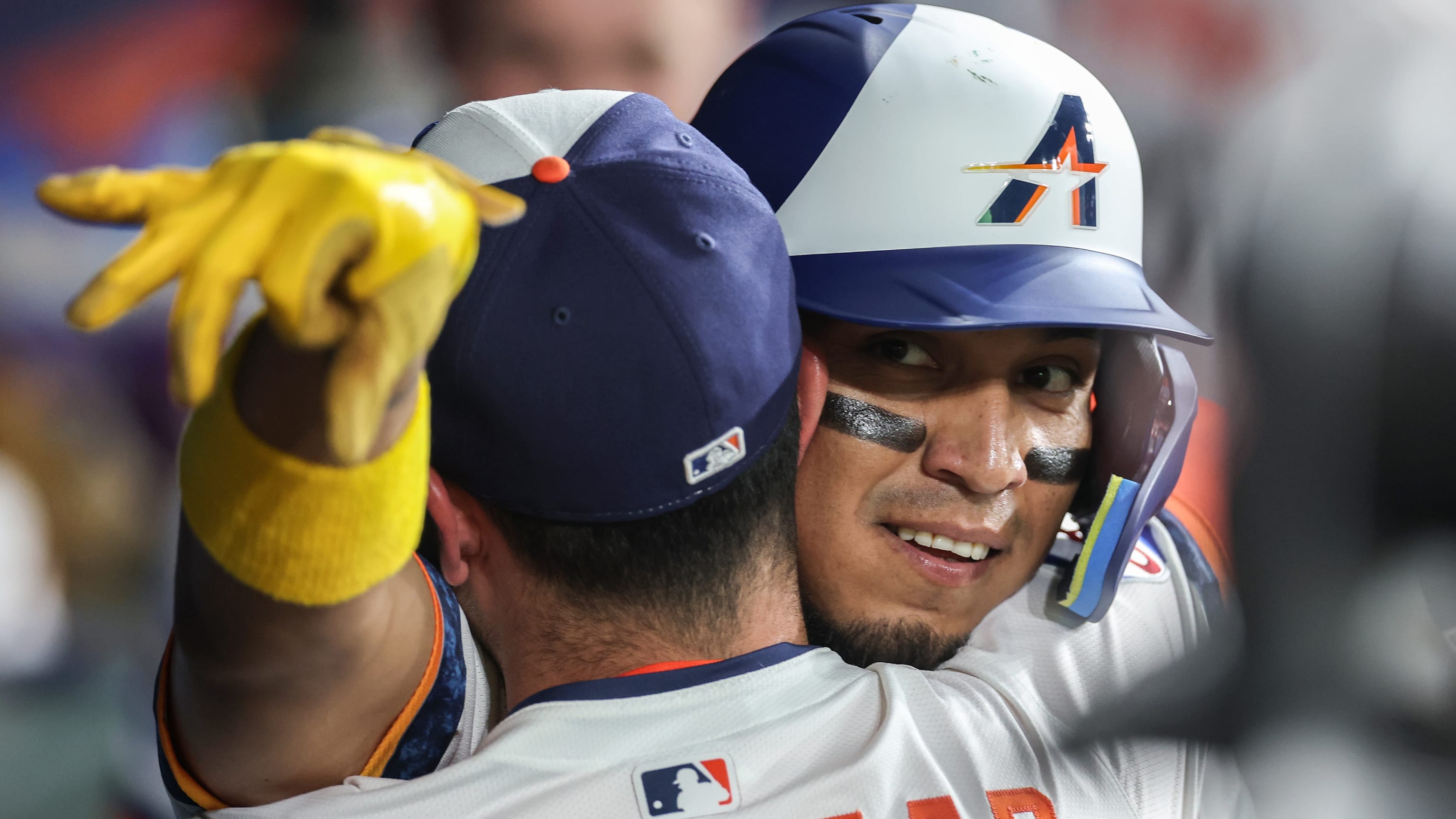 Isaac Paredes pega jonrón solitario