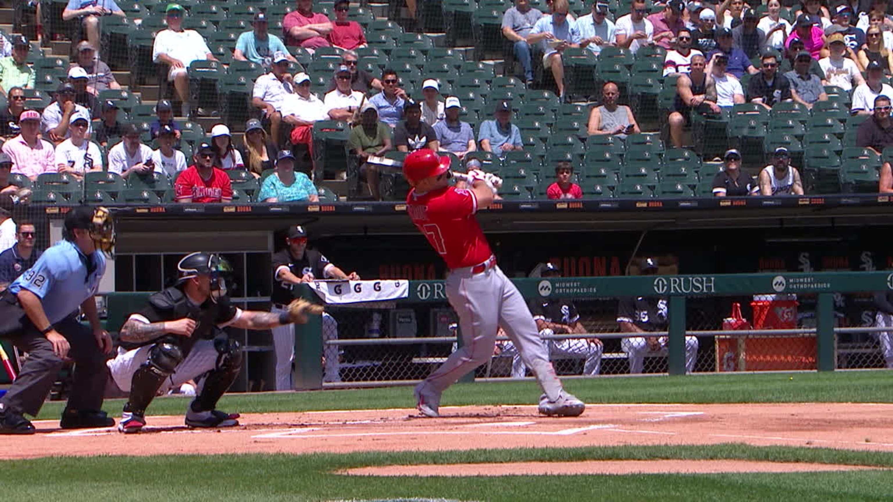 Mike Trout trae dos con HR