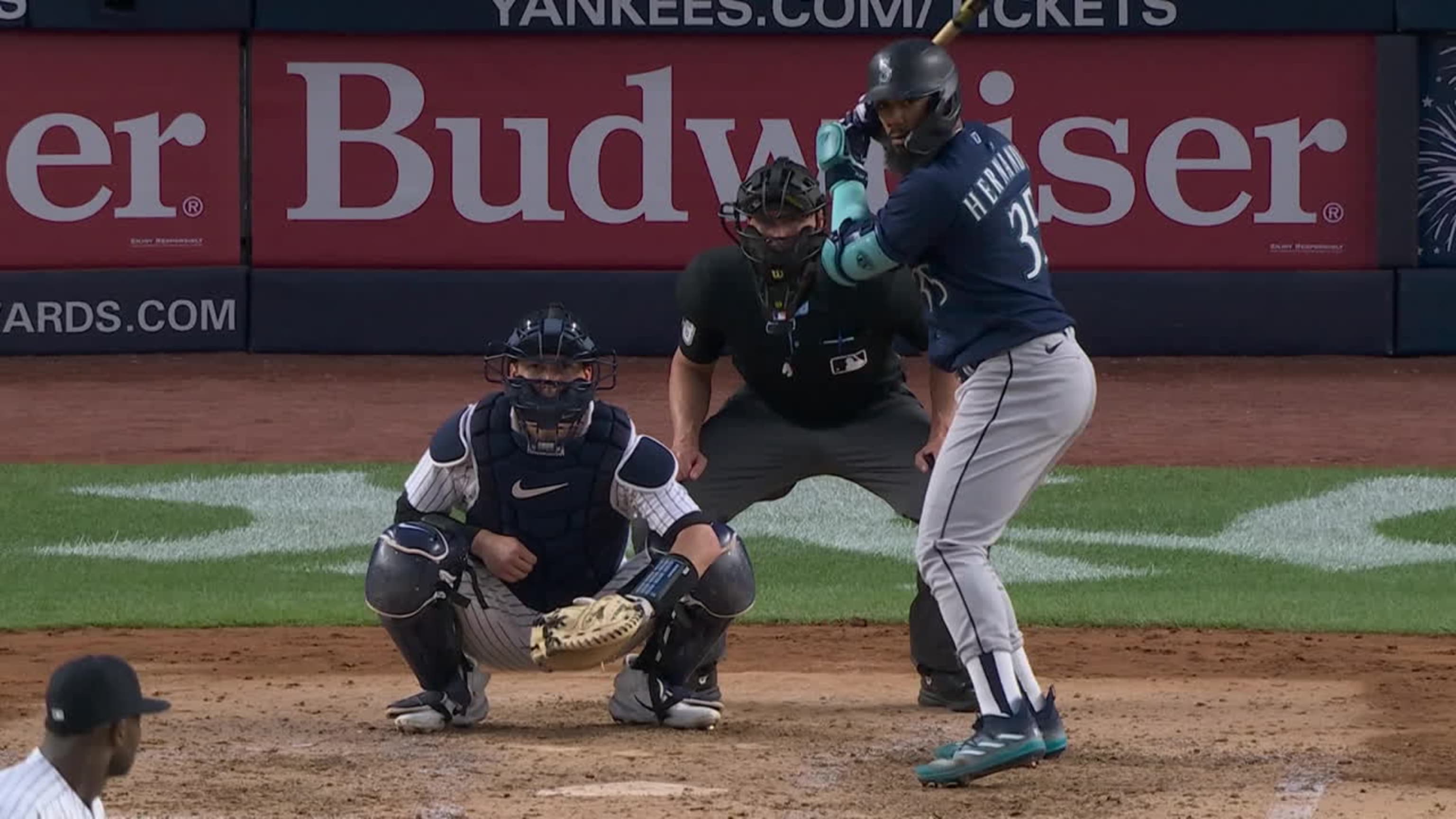 Mariners hammer Germán in a 10-2 rout of the Yankees