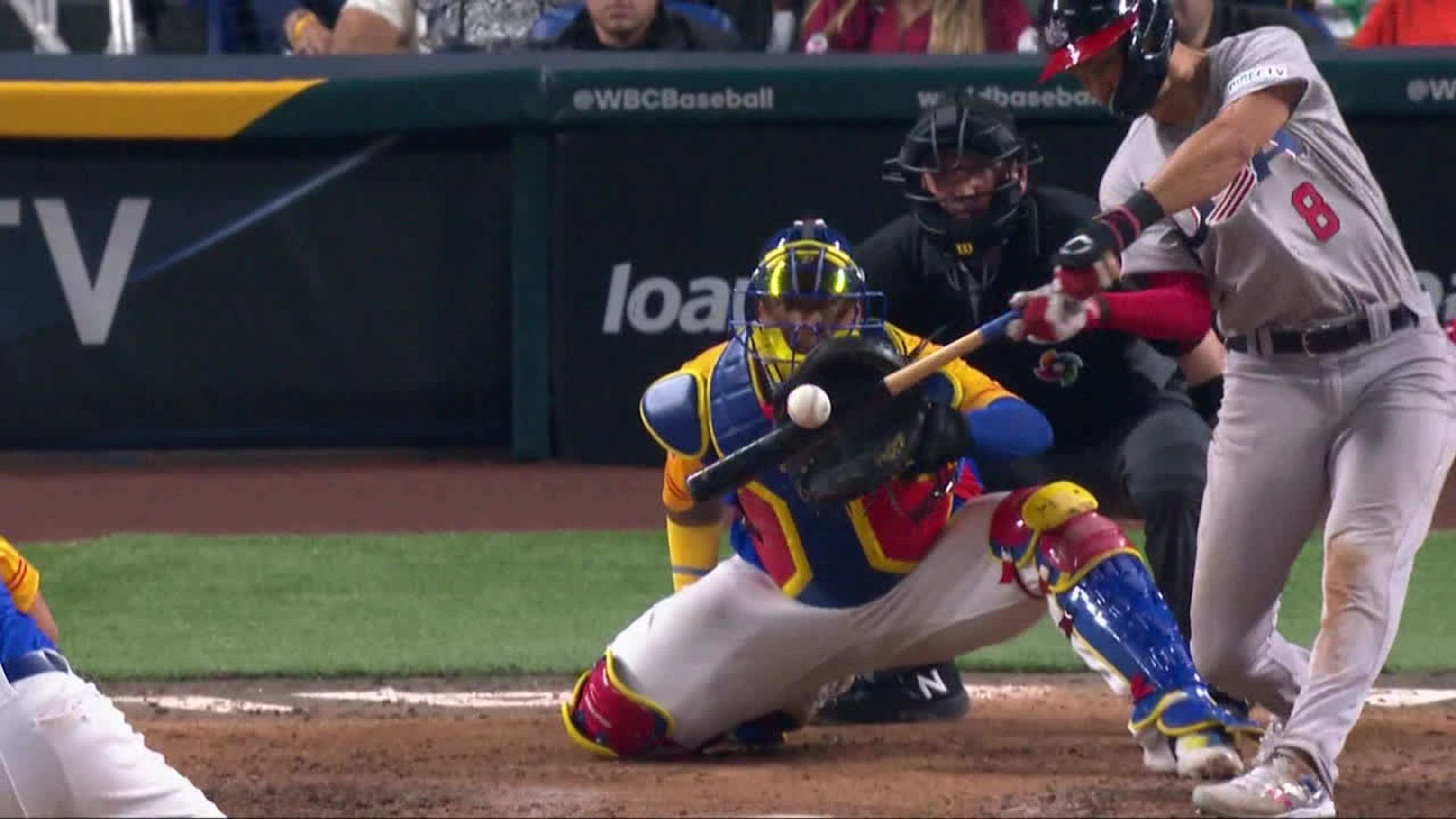 Turner adelanta con grand slam