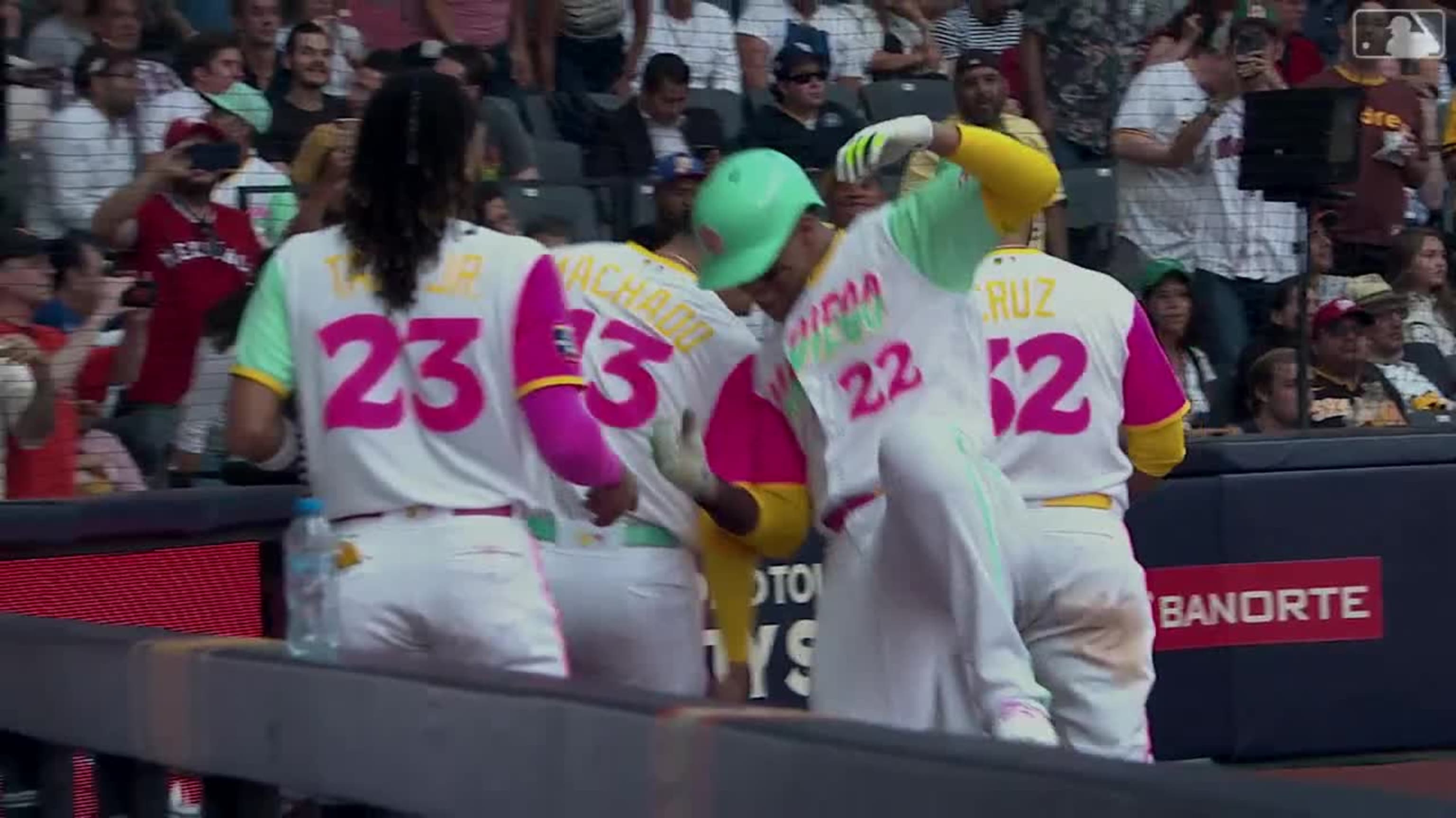 Soto suena HR solitario