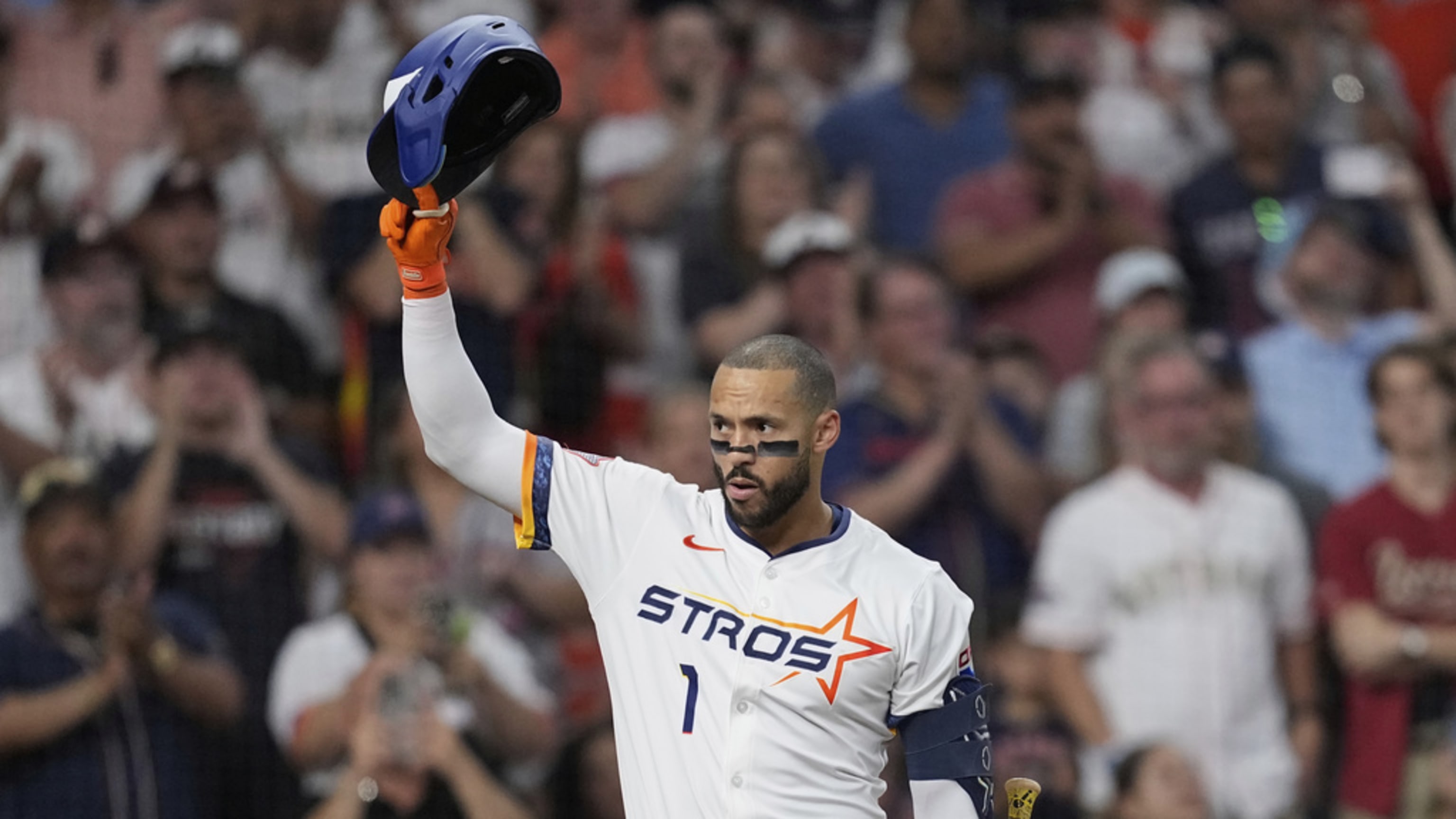 Carlos Correa es ovacionado en Houston 