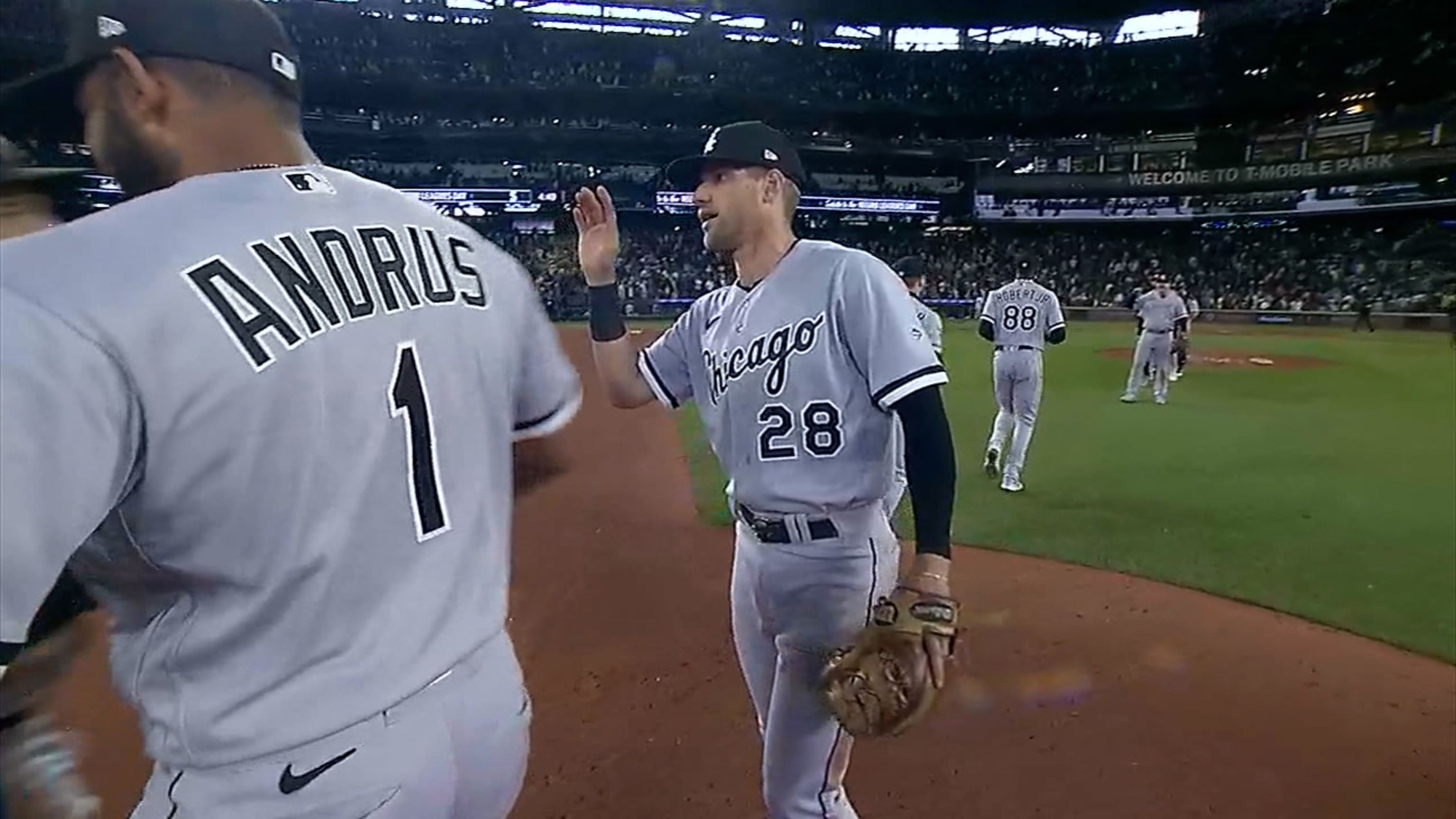 White Sox rookie Zach Remillard ties game in ninth, wins it in 11th vs.  Mariners in MLB debut 