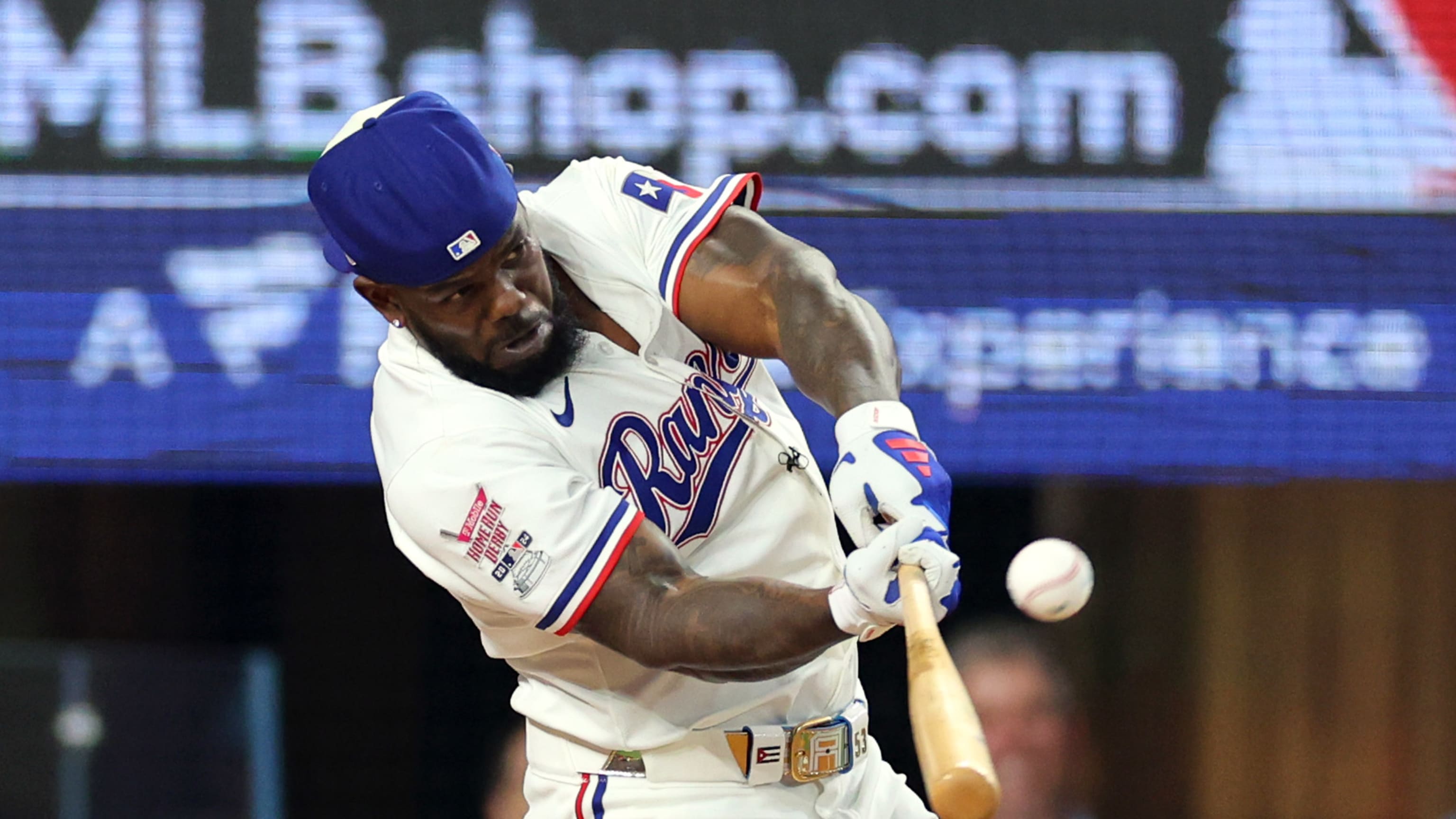 Adolis García hits 18 home runs in Round 1