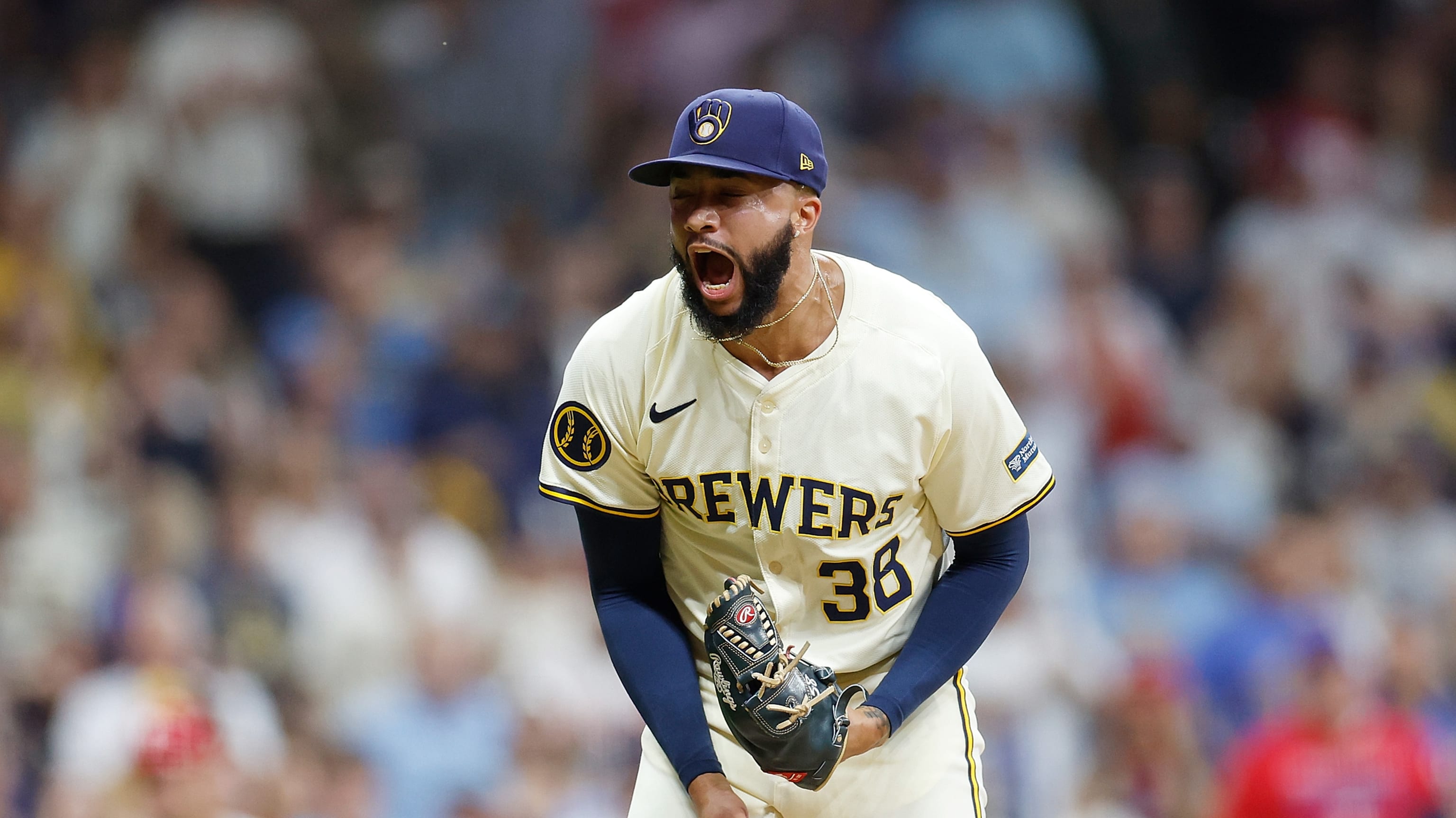 Yankees finalize trade to acquire Devin Williams