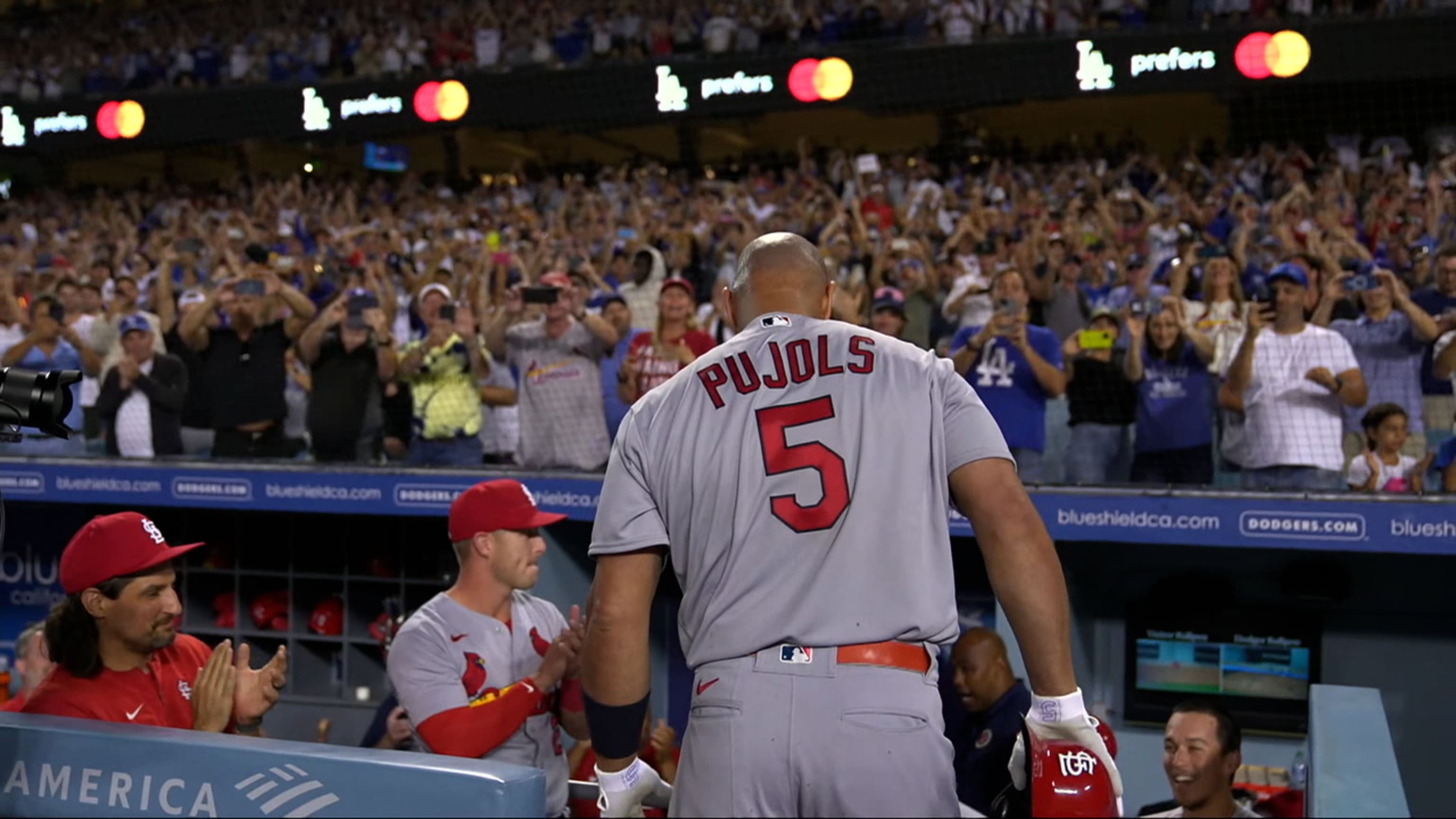 Albert Pujols sacude 2 jonrones