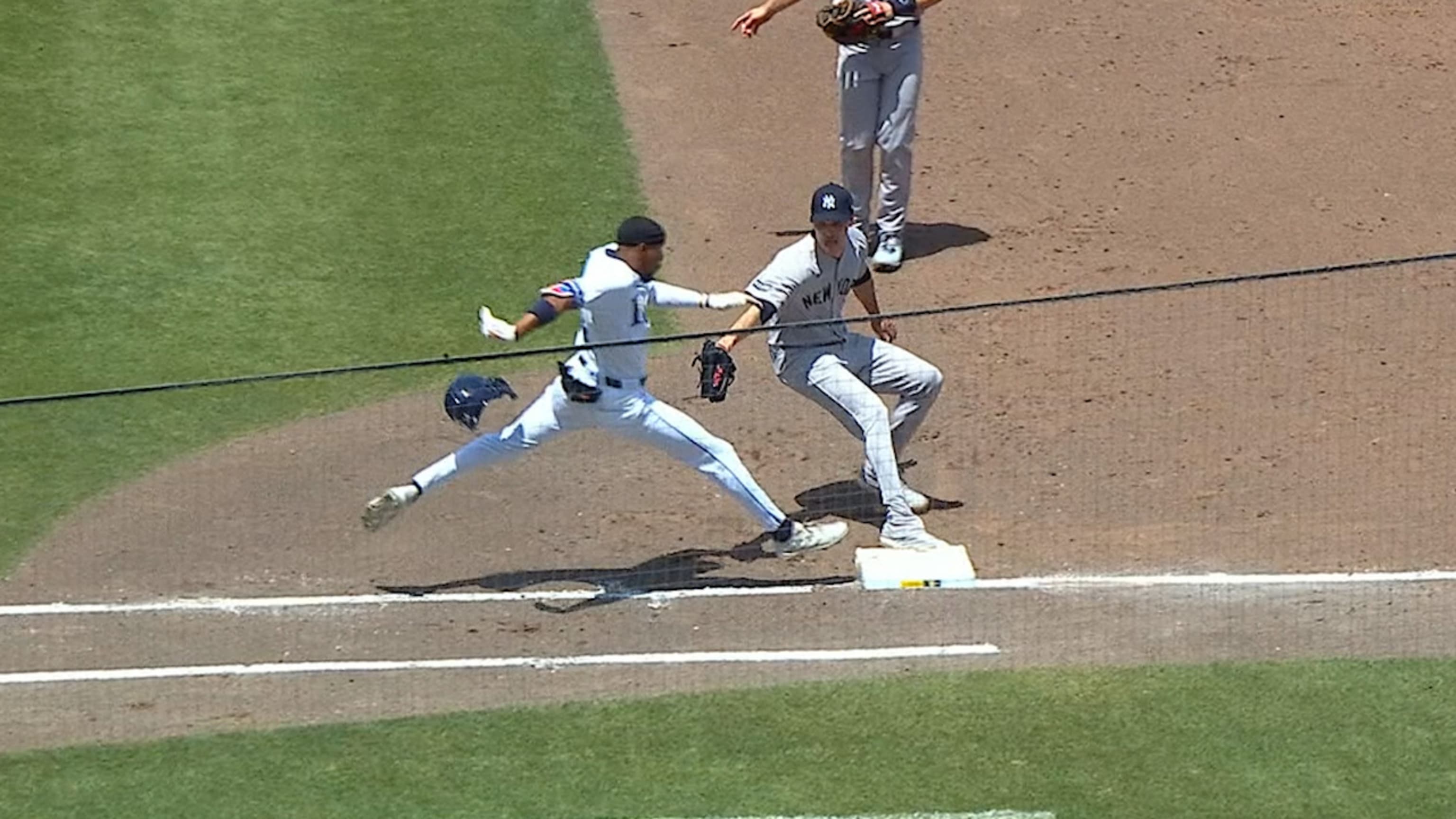 Max Fried wins race to the bag vs. Chandler Simpson