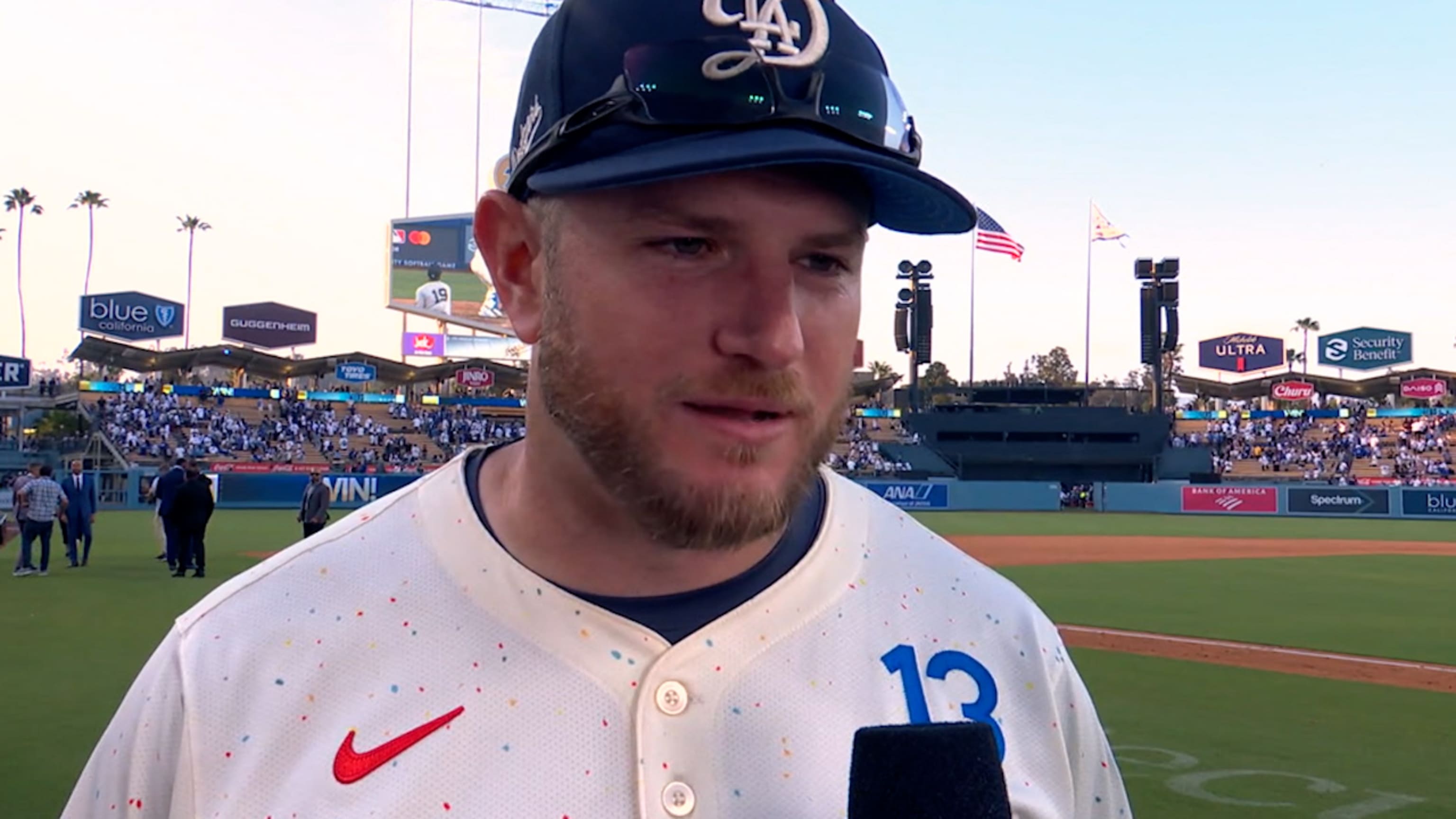 Max Muncy homers twice in Dodgers' rout of Yankees