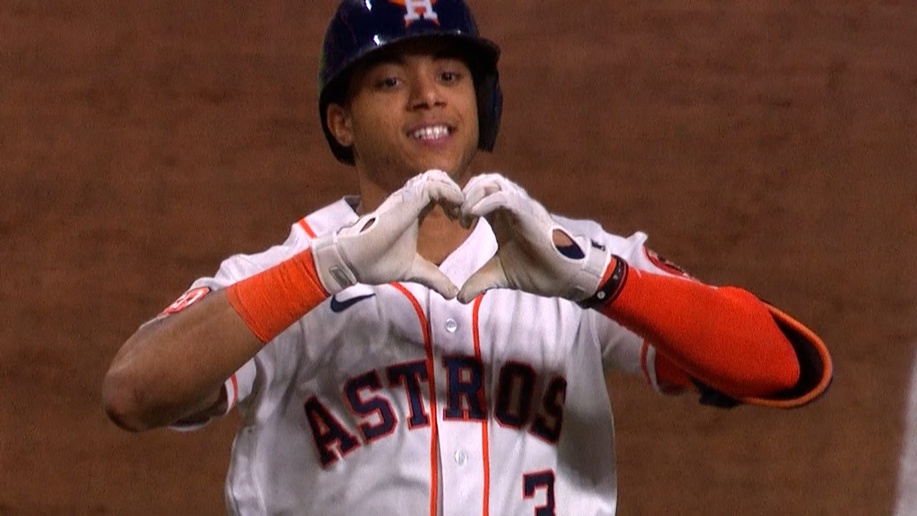 Why Astros' Jeremy Peña makes heart sign after big plays