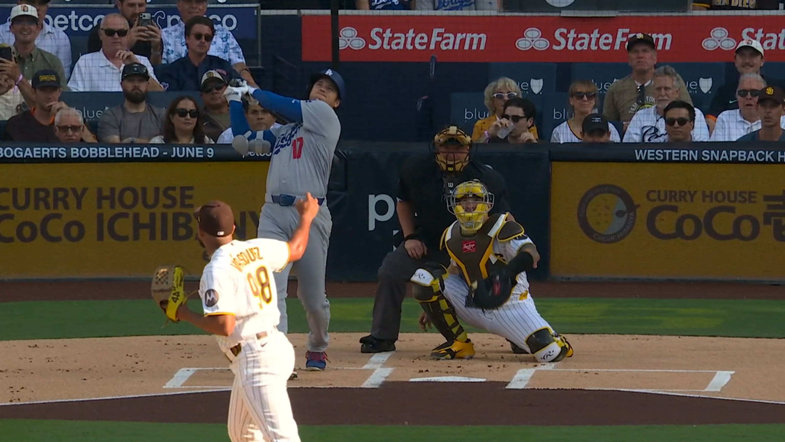 Ohtani pega HR al primer lanzamiento