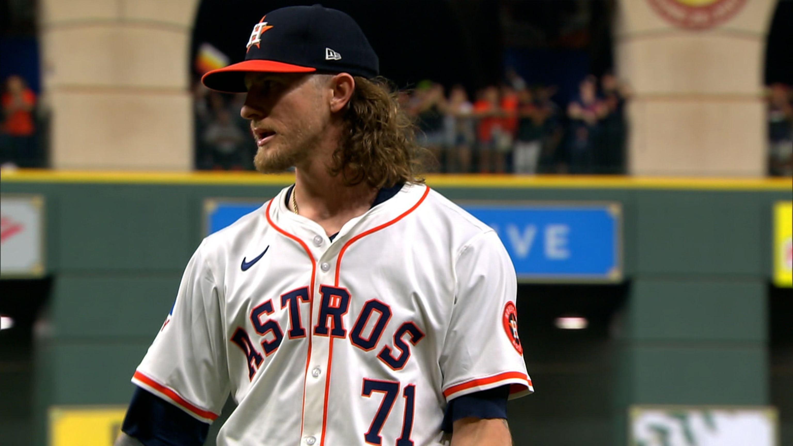 Josh Hader escapes a jam in the 8th