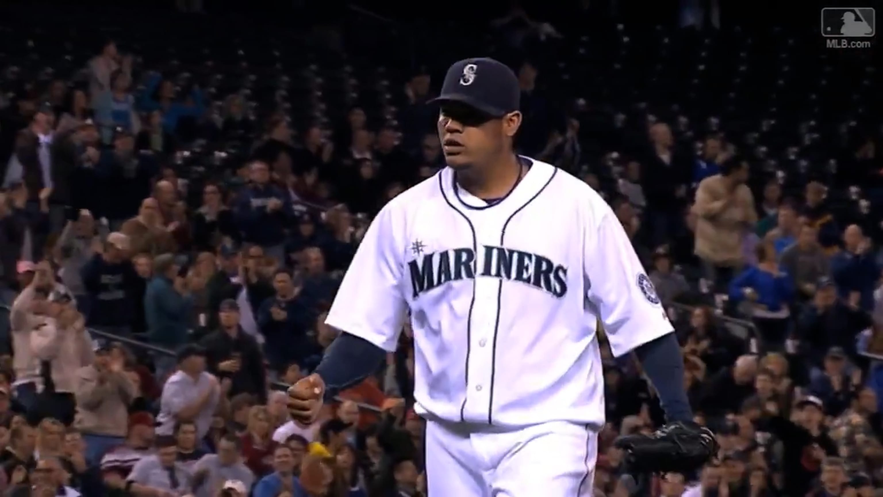 Félix Hernández strikes out four in the 8th