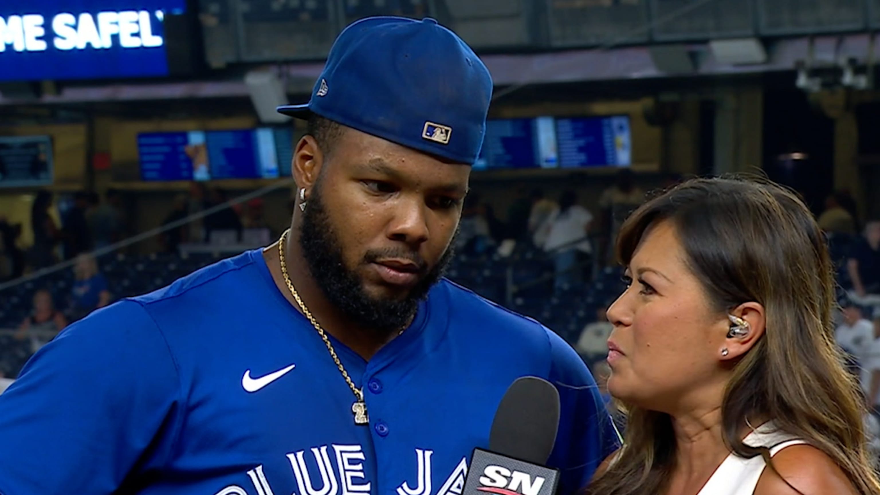 Vladimir Guerrero Jr.'s 4-hit night leads Blue Jays over Yankees