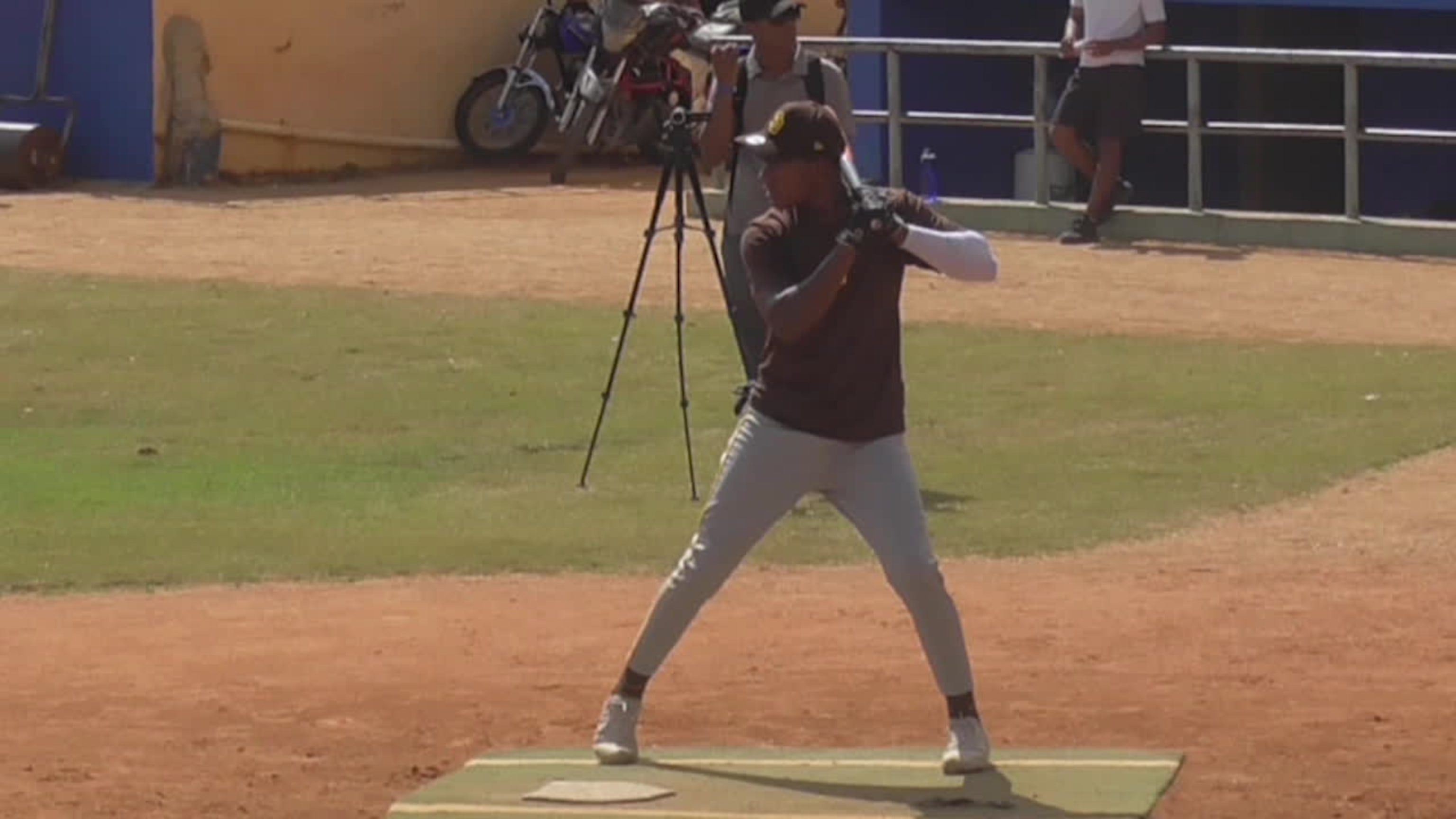 A's deals, Cuban prospects meet up and Venezuelan stars train together