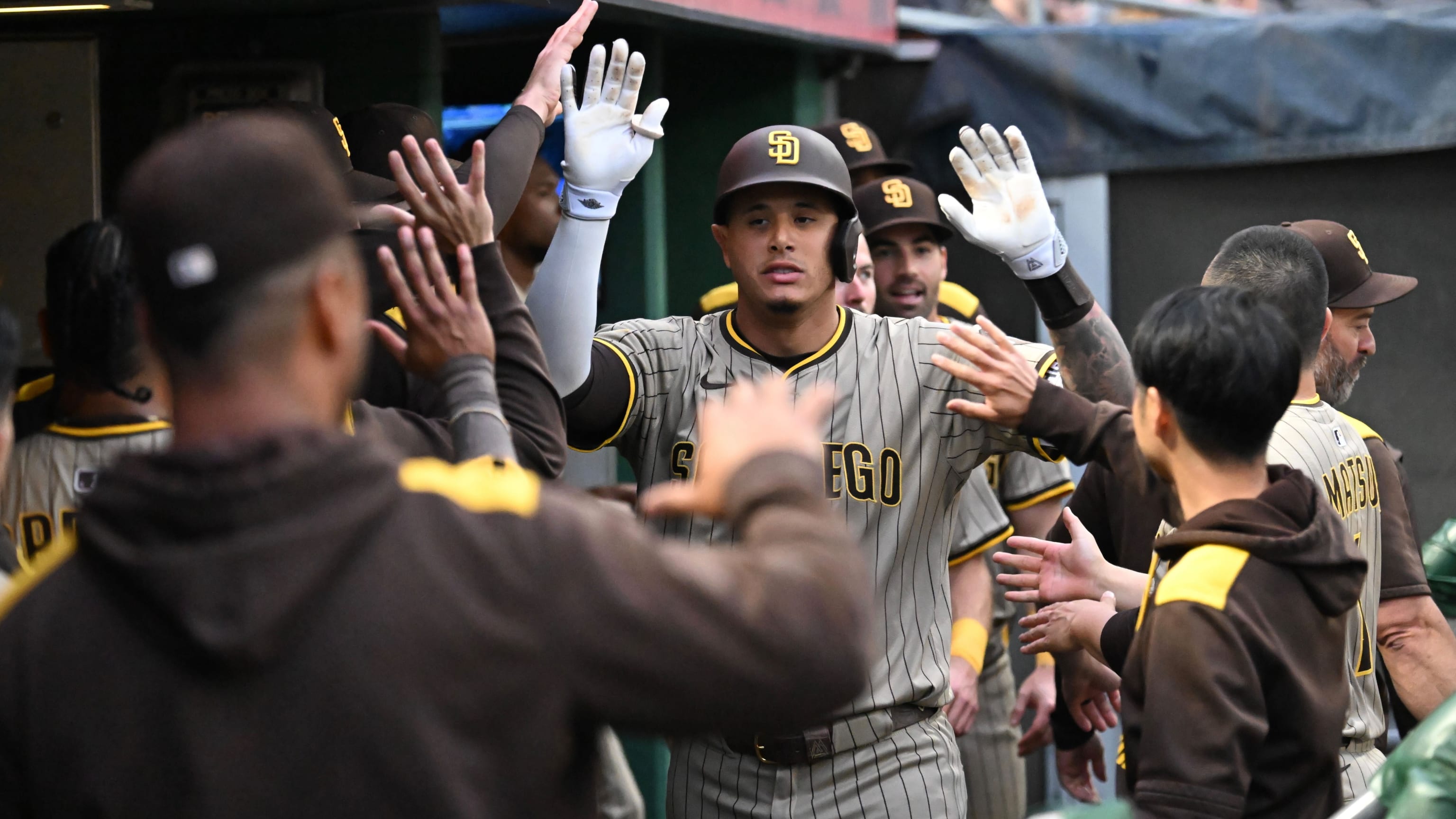Manny Machado empata con jonrón