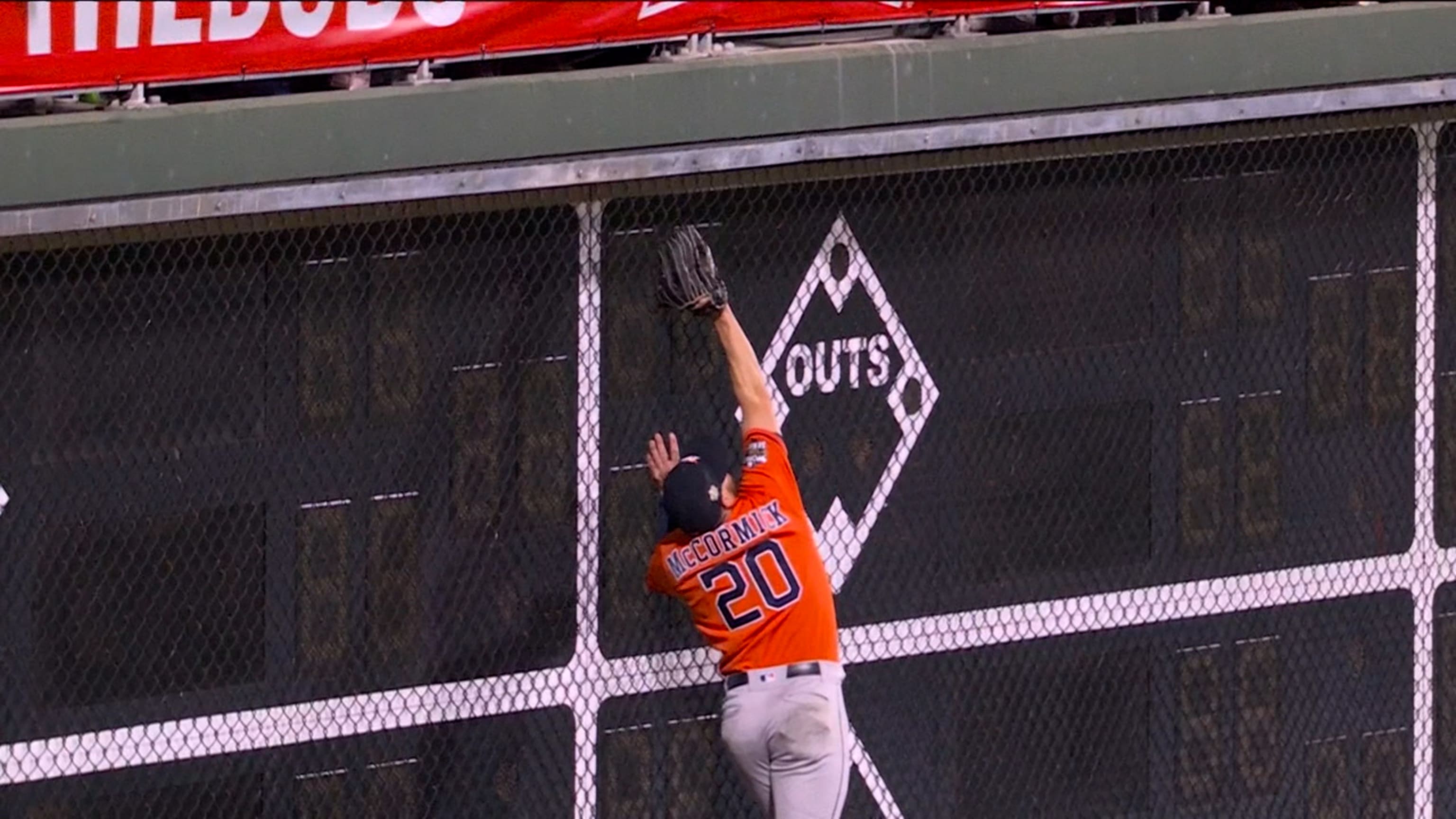 Chas McCormick, Trey Mancini make great catches in World Series Game 5