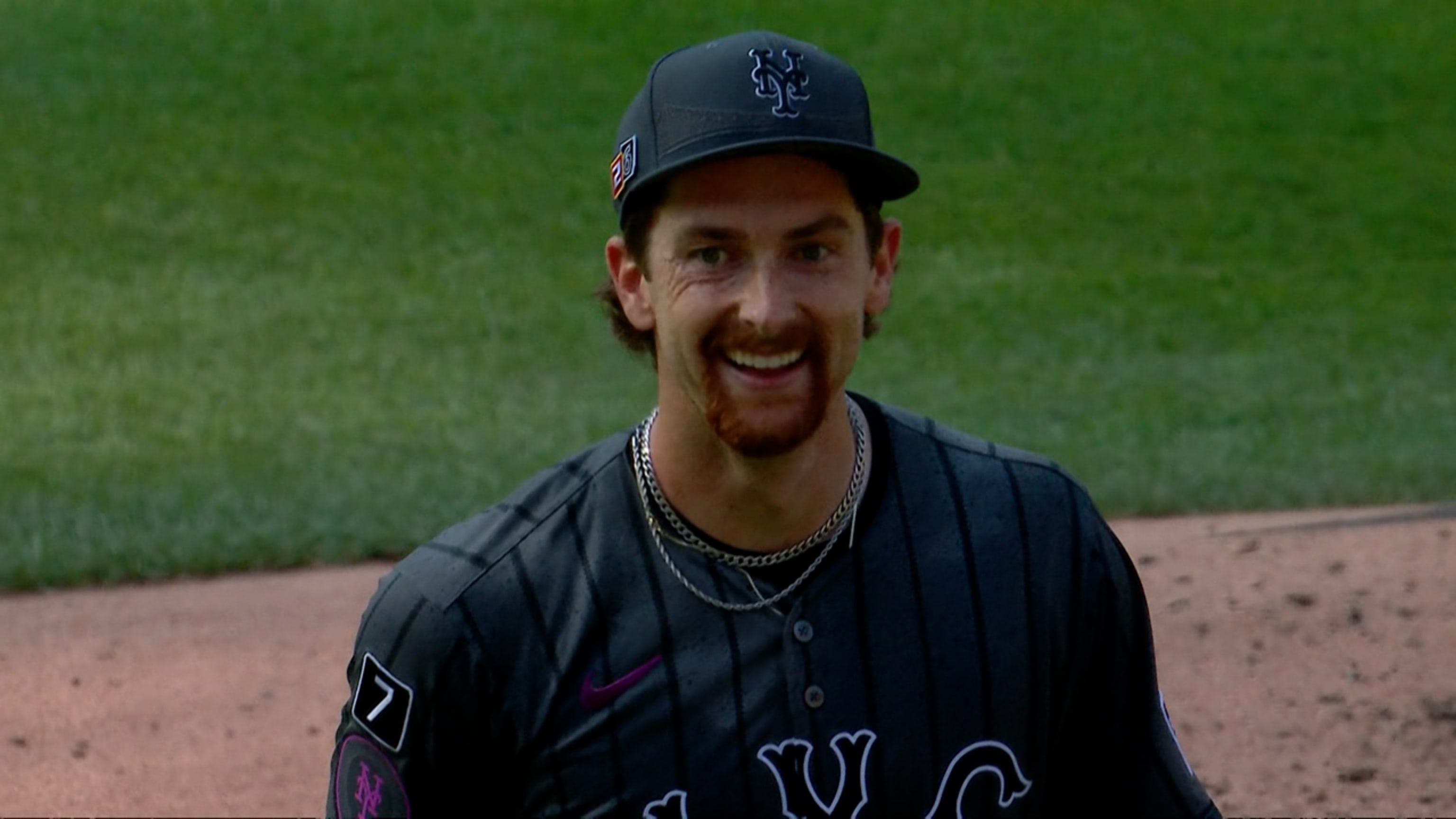 Nolan McLean's behind-the-back grab starts DP