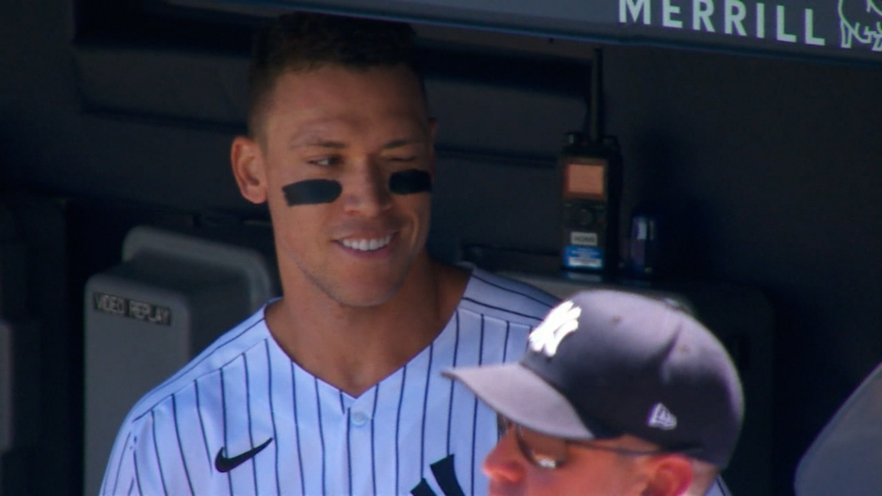 Aaron Judge stays with Yankees