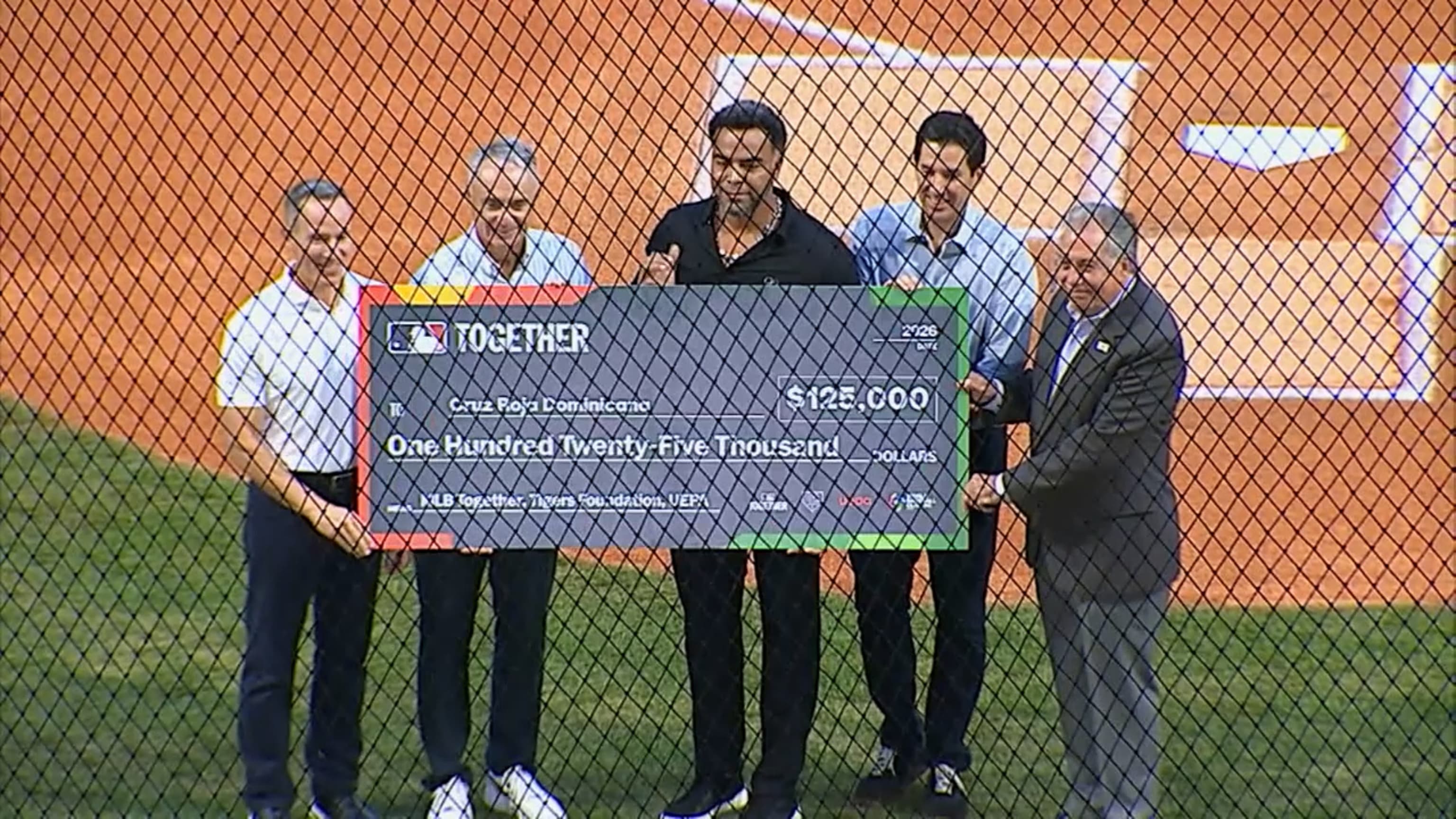 MLB honra a víctimas de tragedia en Santo Domingo