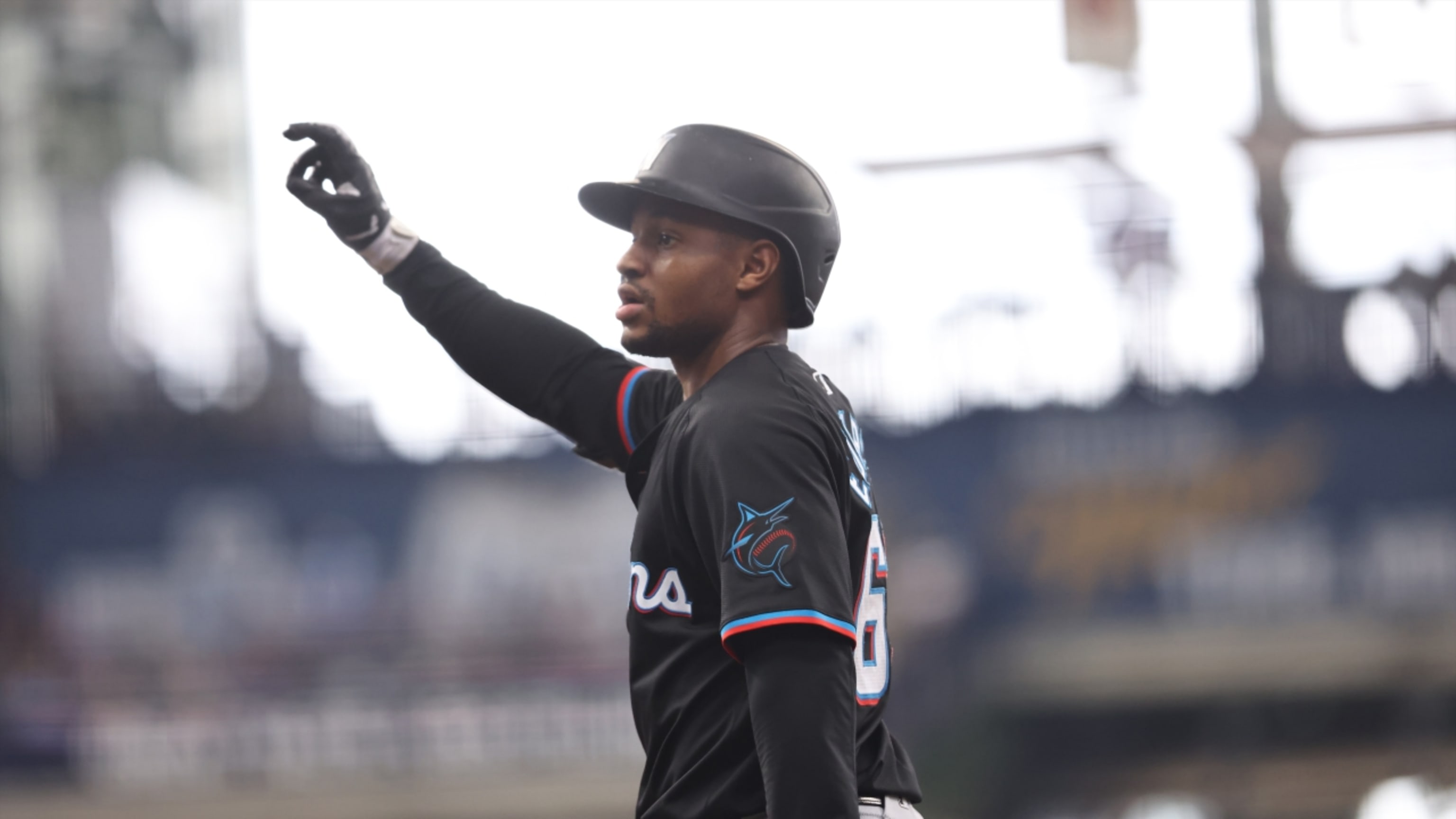Xavier Edwards pega sencillo para el ciclo