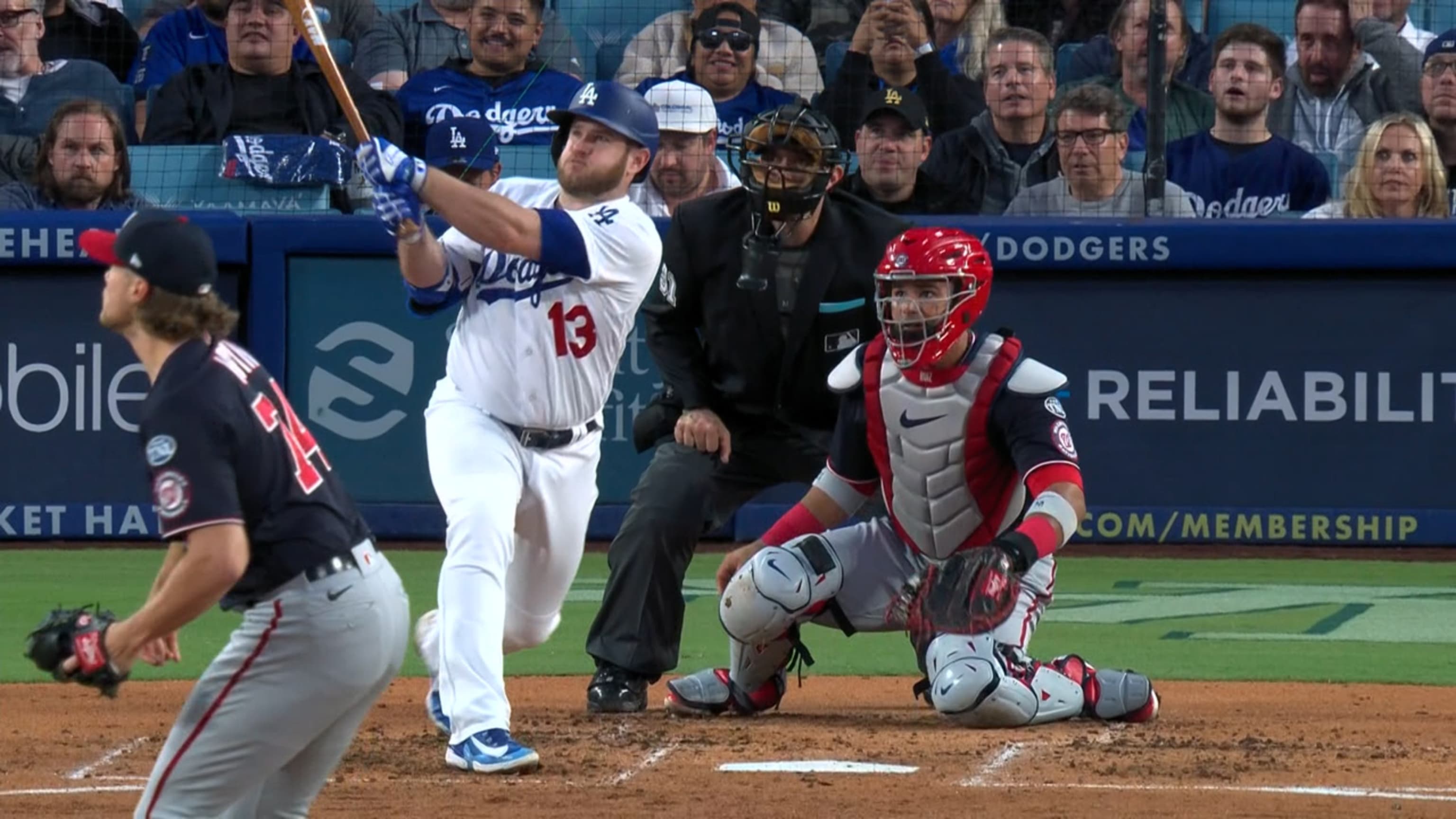 J.D. Martinez homers as Dodgers pound Phillies