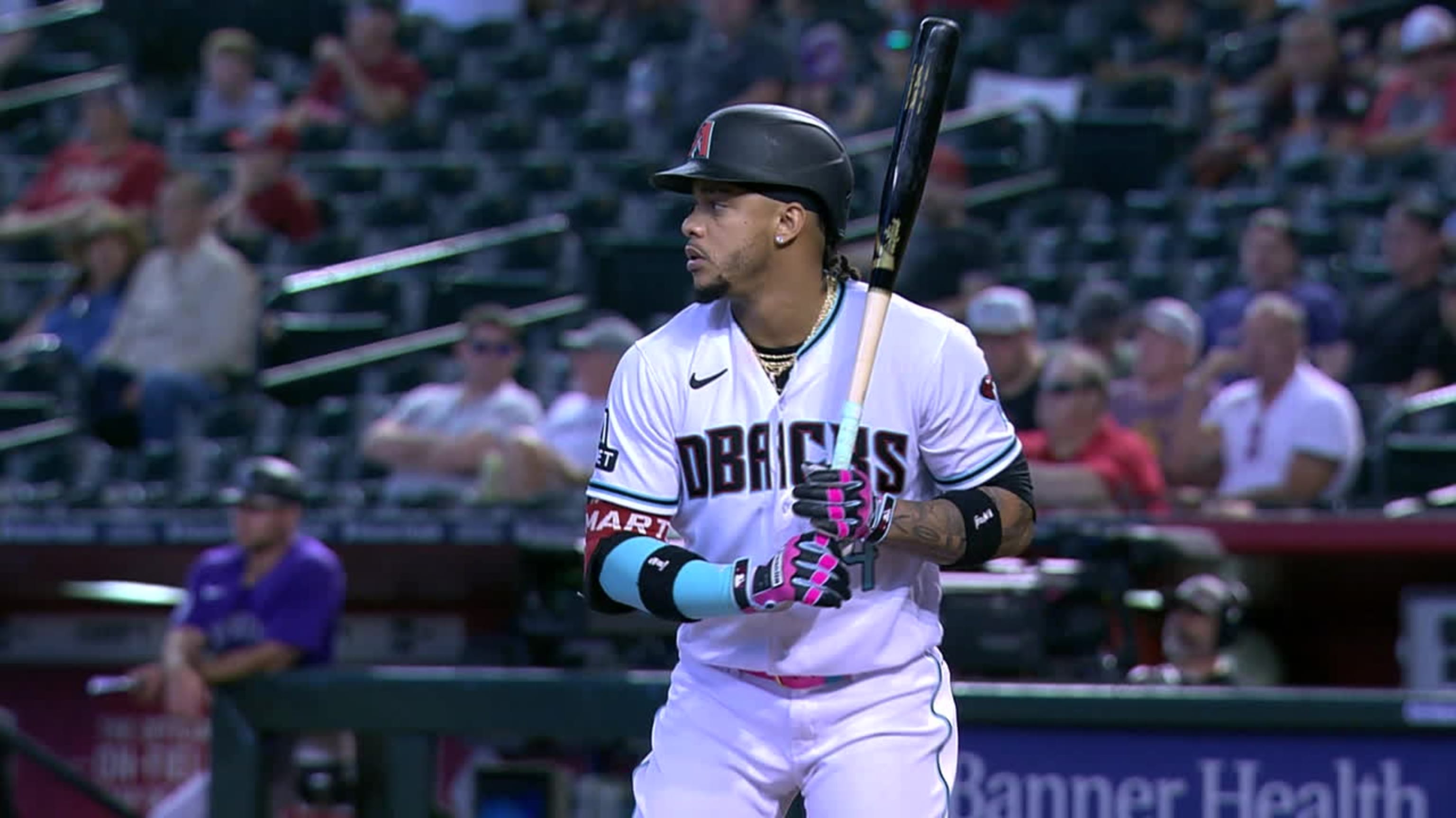 Marte amplía su racha de embasarse