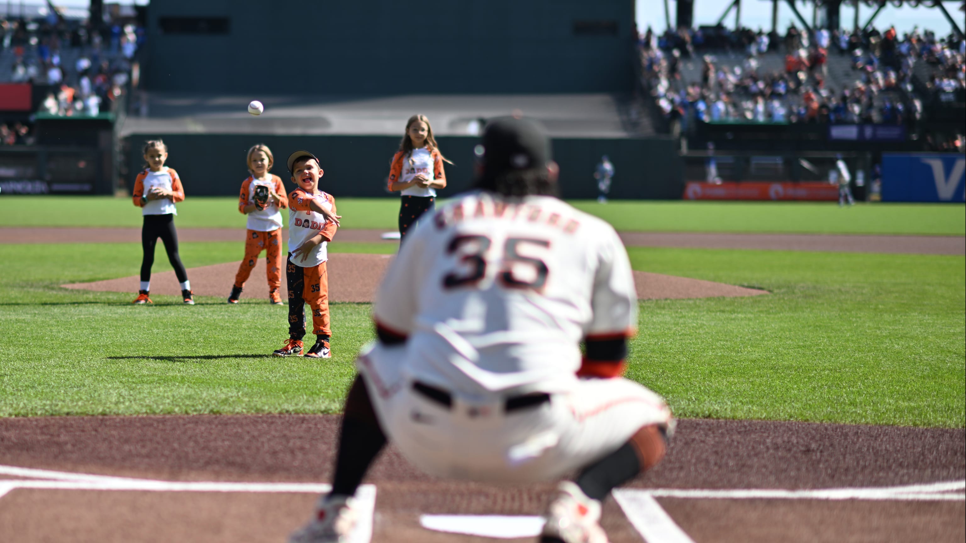 Brandon Crawford, giant of Giants, honored by fans in season finale – SFBay