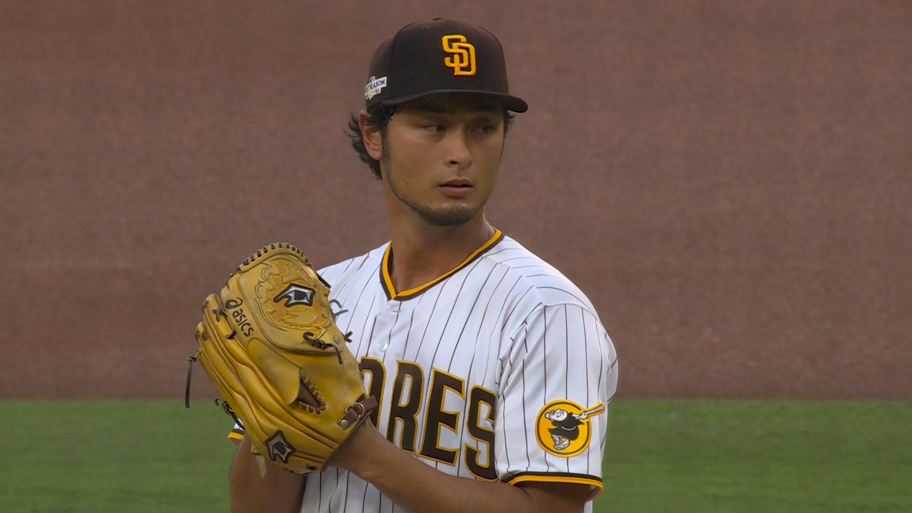 Yu Darvish's son, Shoei Darvish, is getting some work in in front