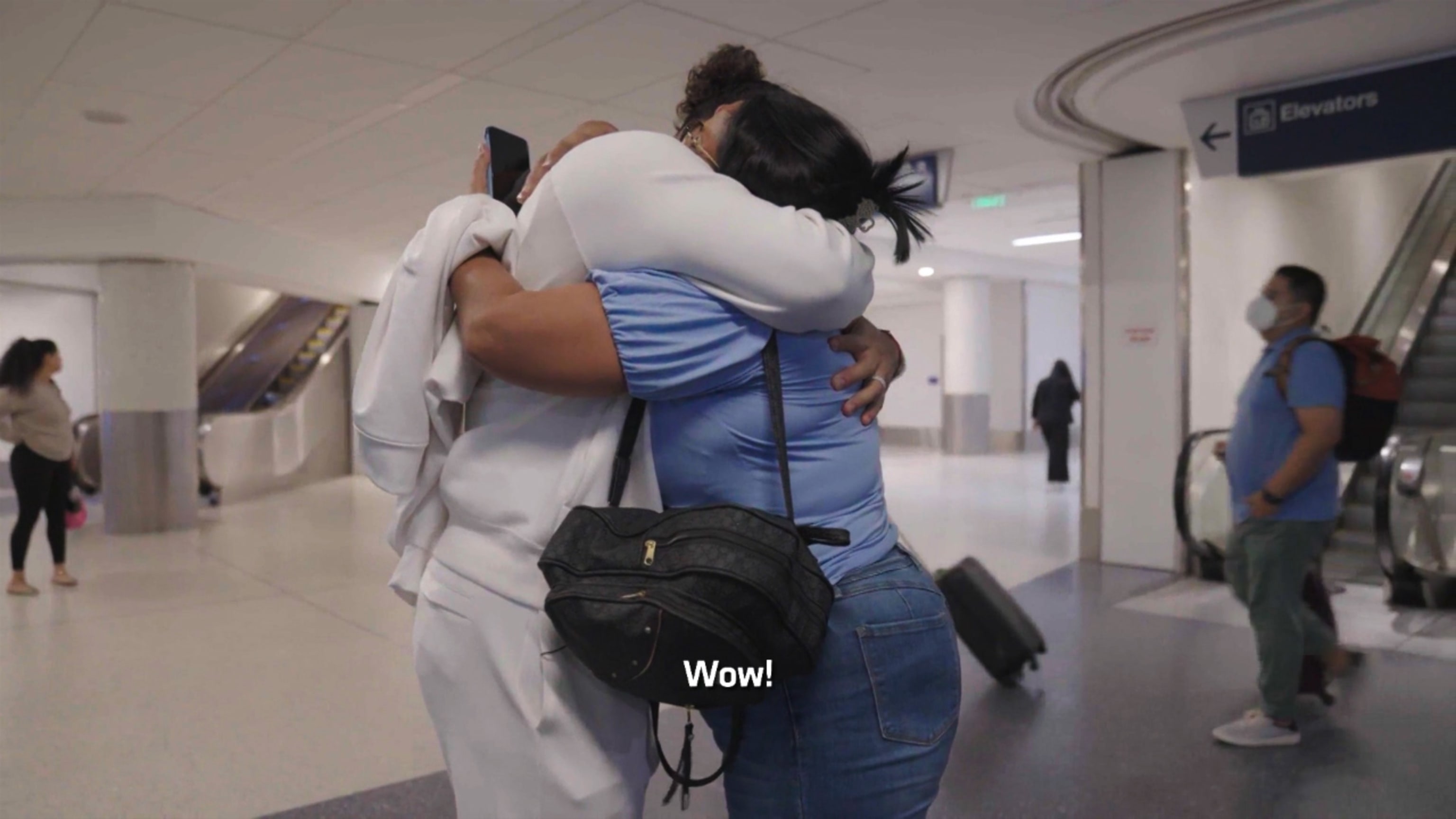 Dodgers' Brusdar Graterol reunites with mom after 7 years