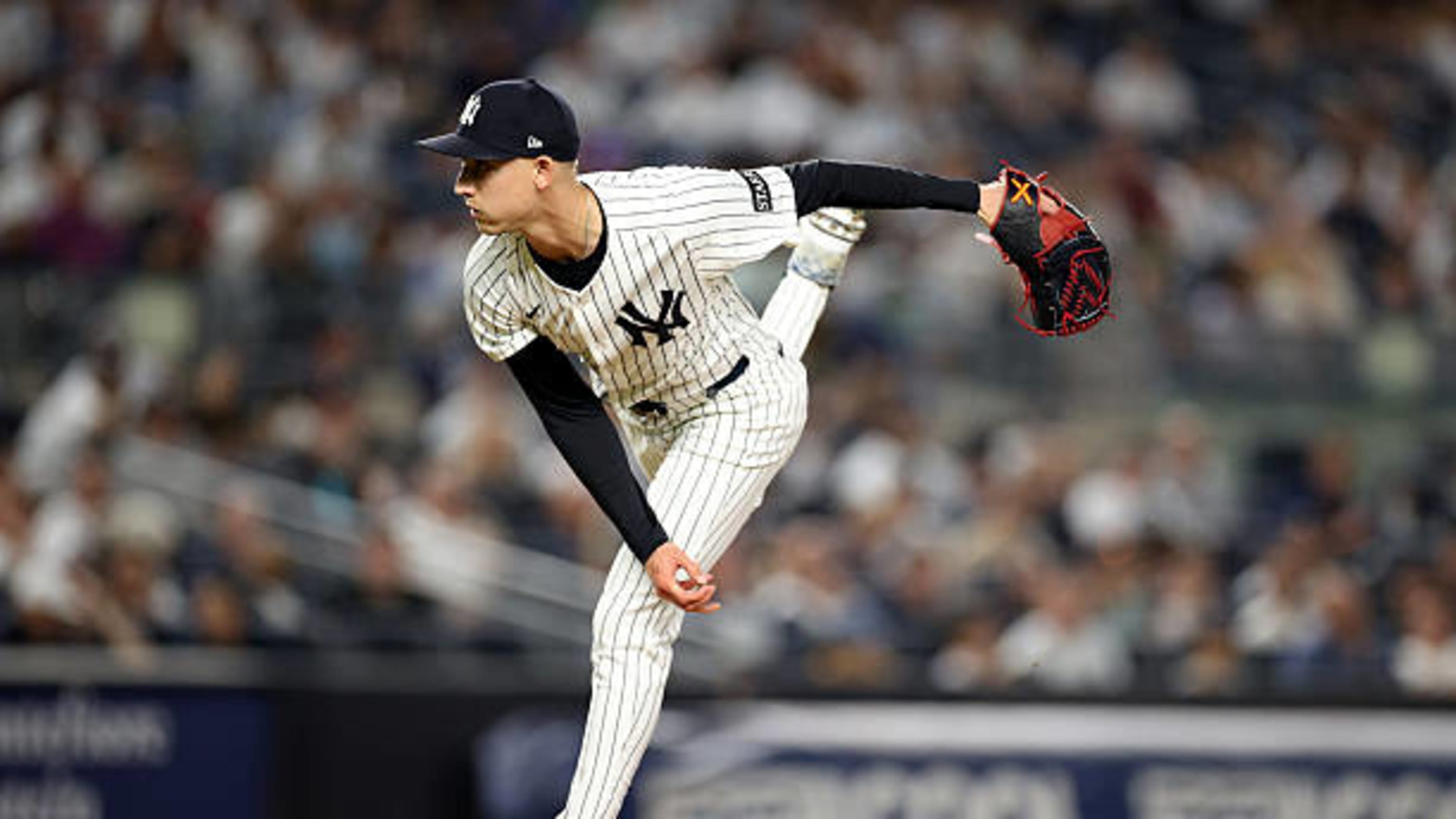 Aaron Judge homers on his Superman bobblehead day