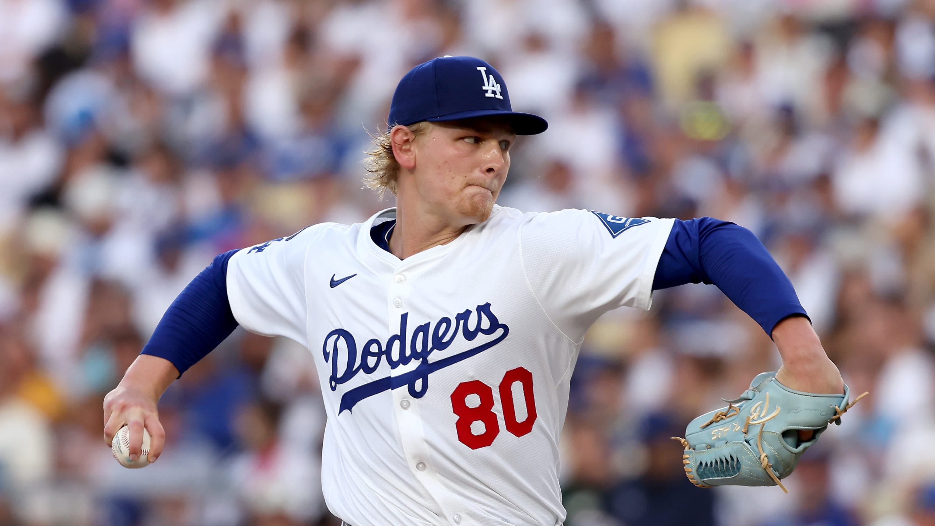 Emmet Sheehan lanza con solidez