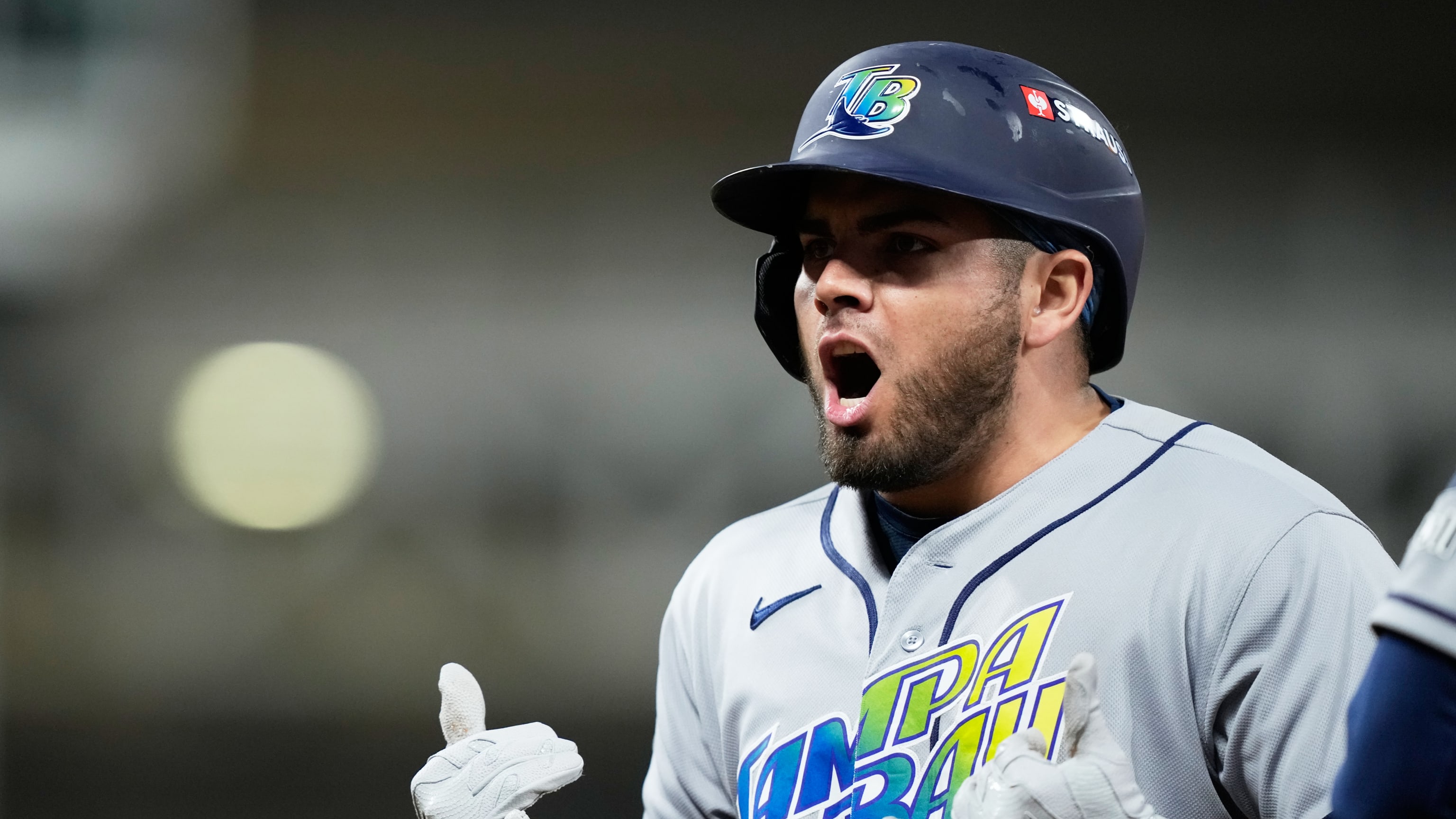 Jonathan Aranda empuja con hit