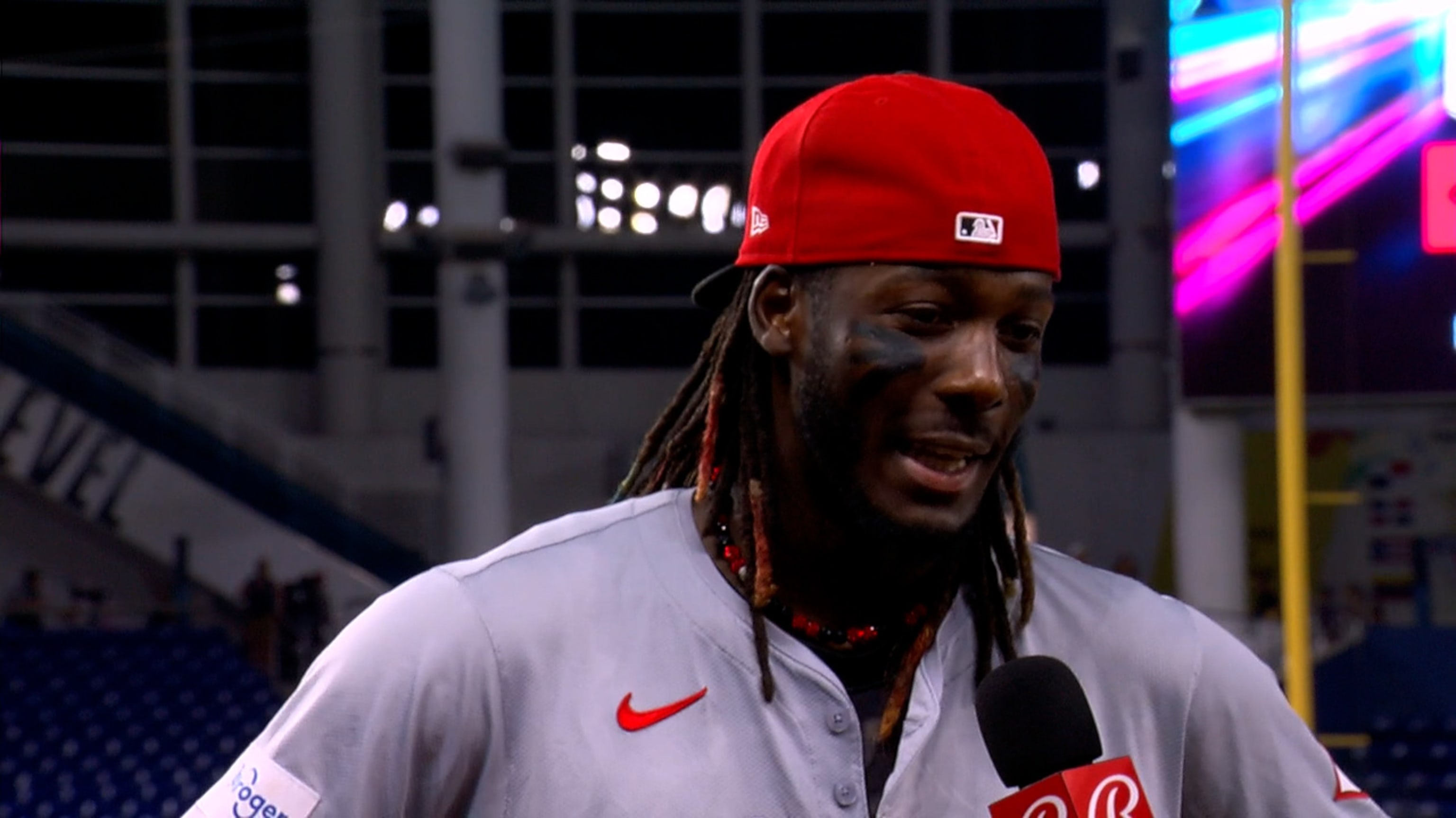 Elly De La Cruz records four extra-base hits in Reds' win