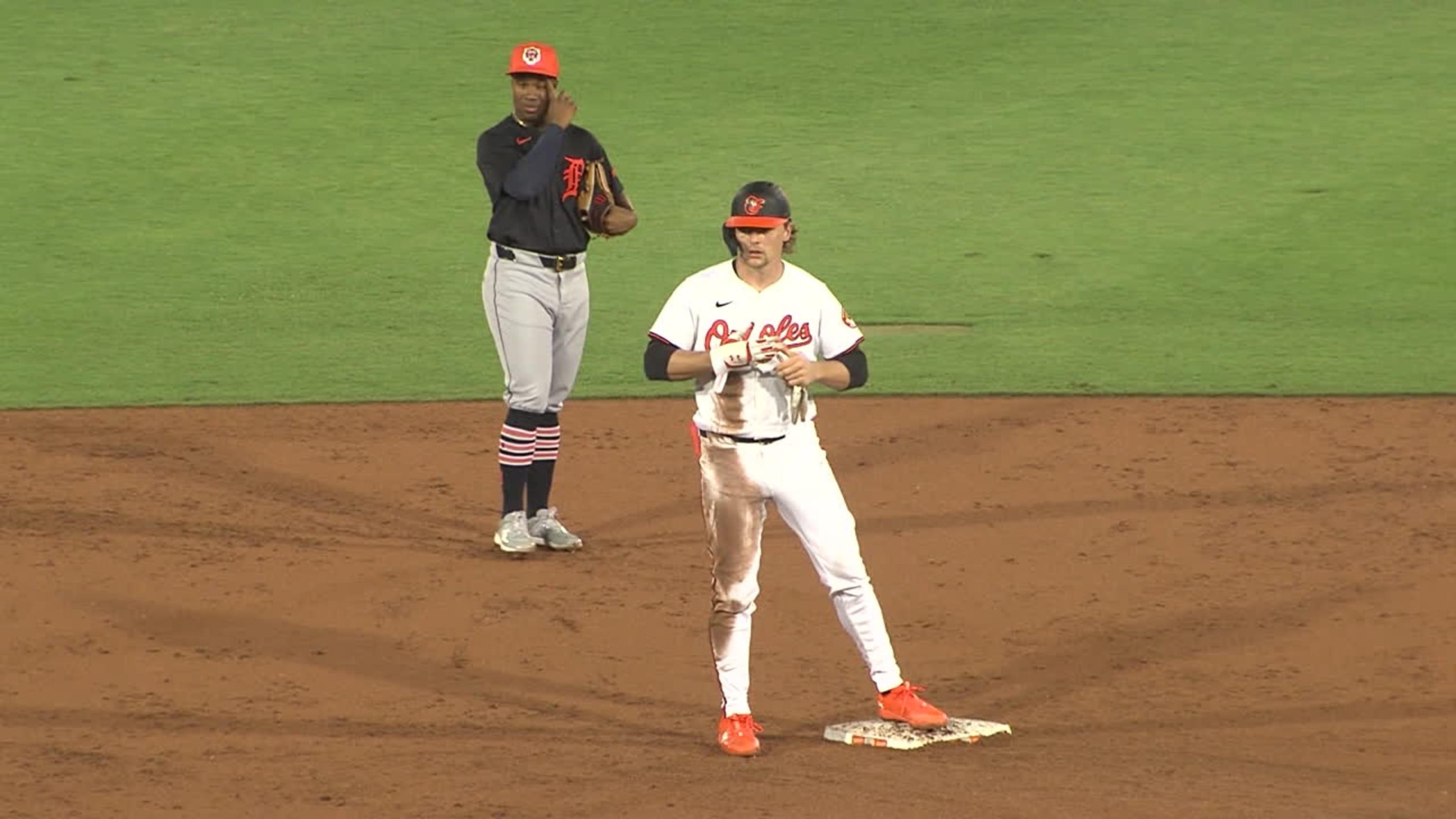 Gunnar Henderson hits an RBI double in the 3rd inning