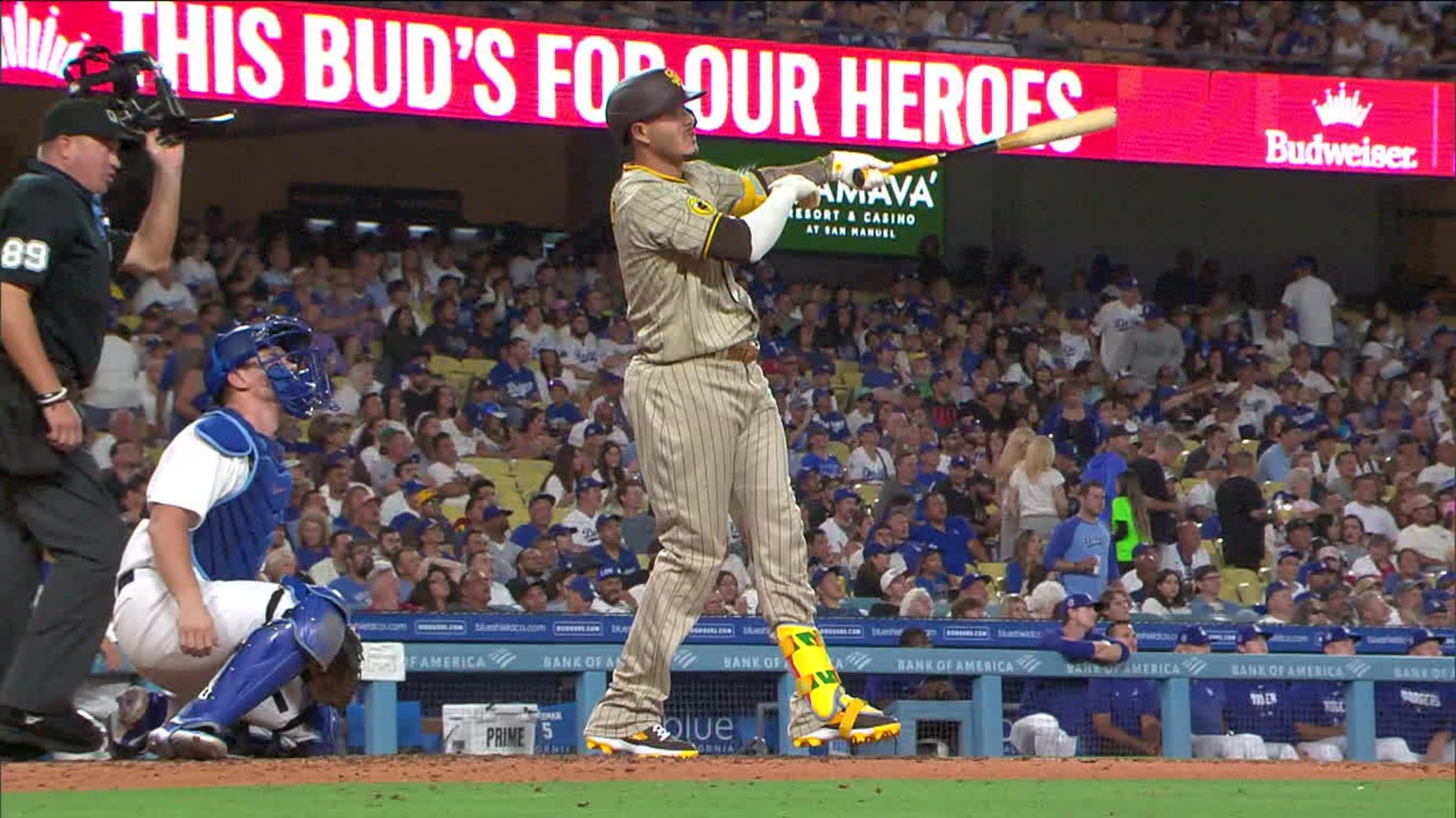 Manny Machado sacude 2 jonrones