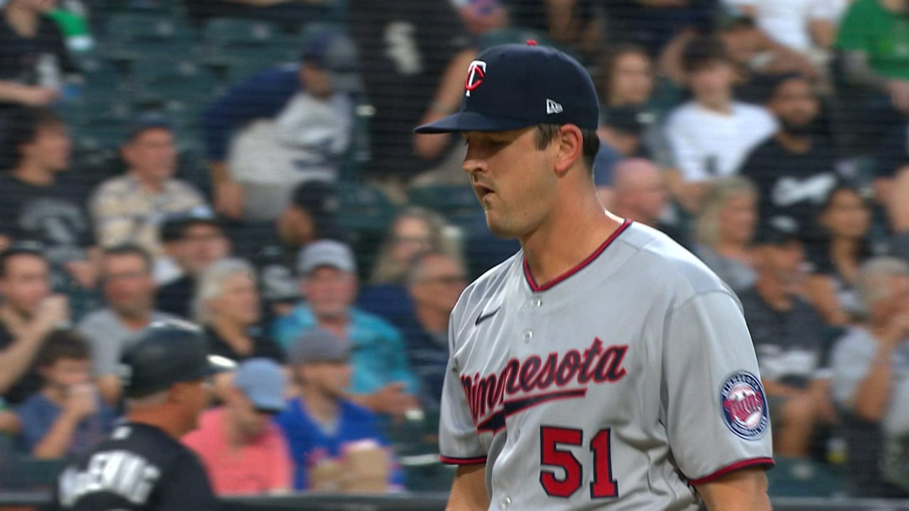 Twins starter Mahle leaves start with shoulder fatigue