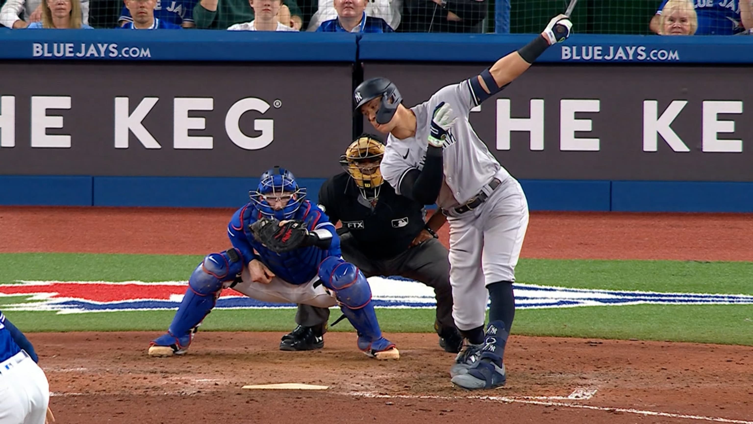 Judge se poncha tirándole